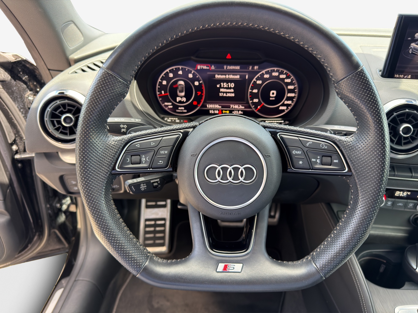 AUDI A3 Cabriolet 2.0 TFSI Sport Attraction quattro S-tronic-image-9
