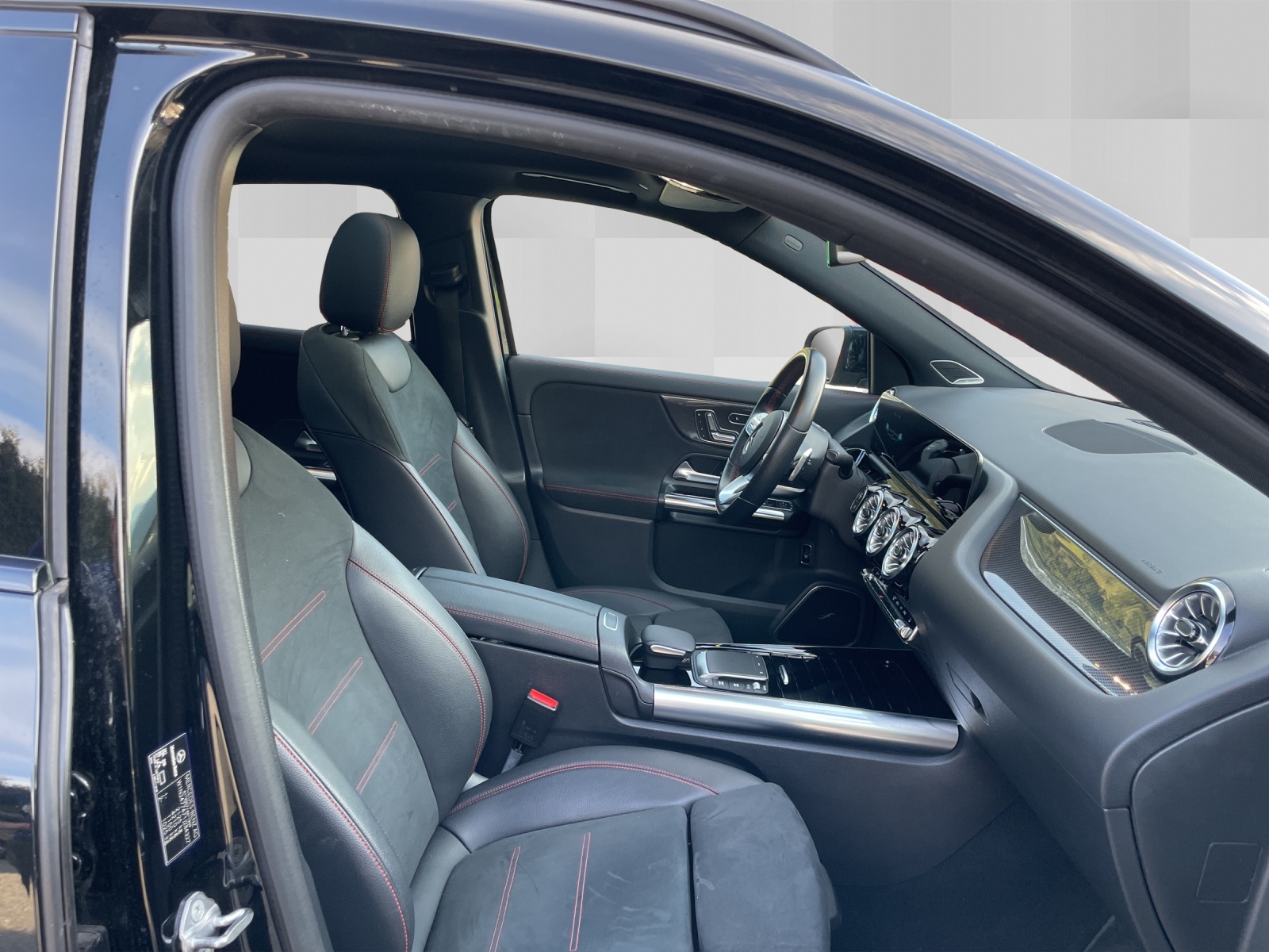 MERCEDES-BENZ GLA 250 4Matic AMG Line 8G-DCT-image-13