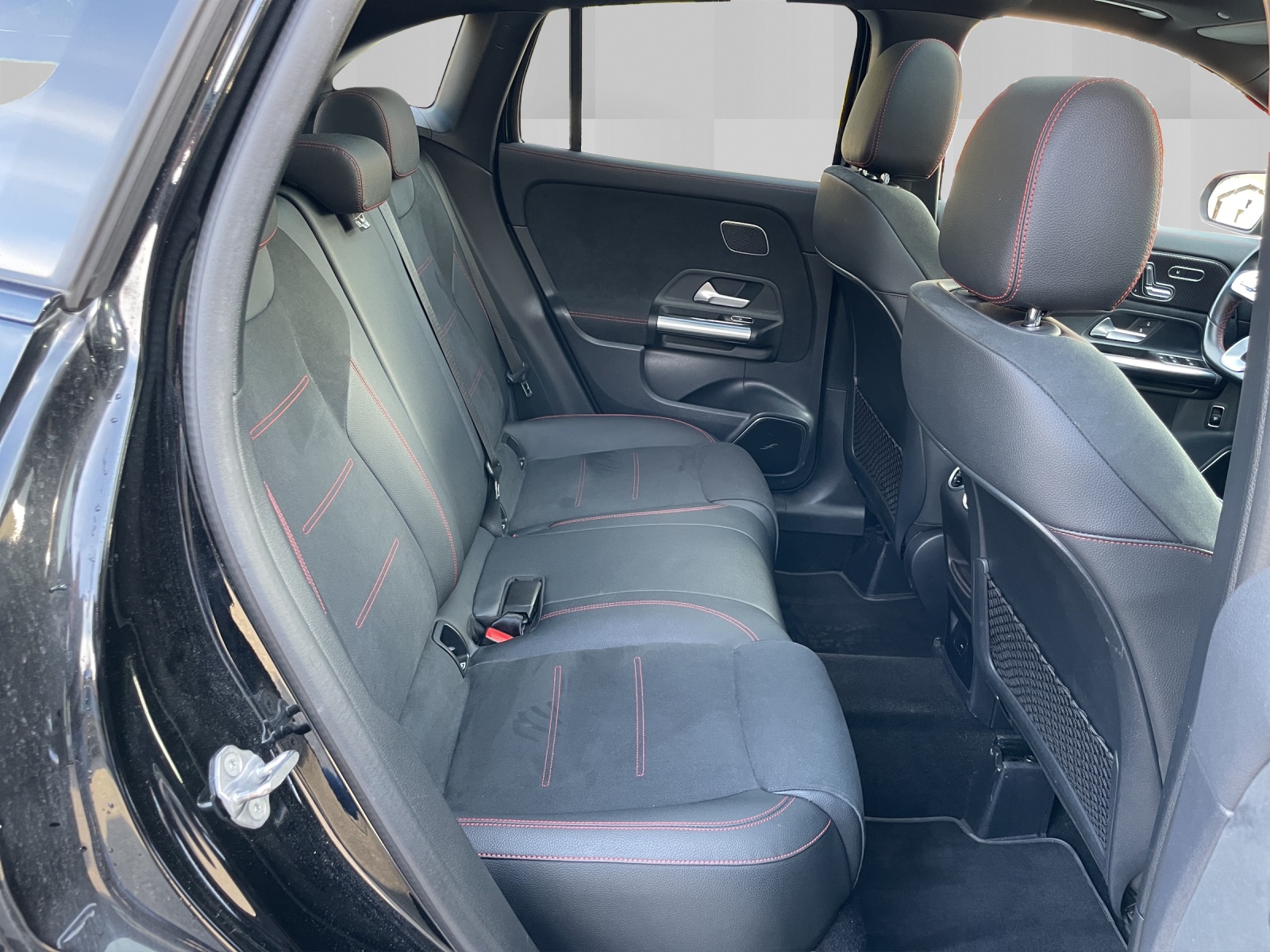 MERCEDES-BENZ GLA 250 4Matic AMG Line 8G-DCT-image-14