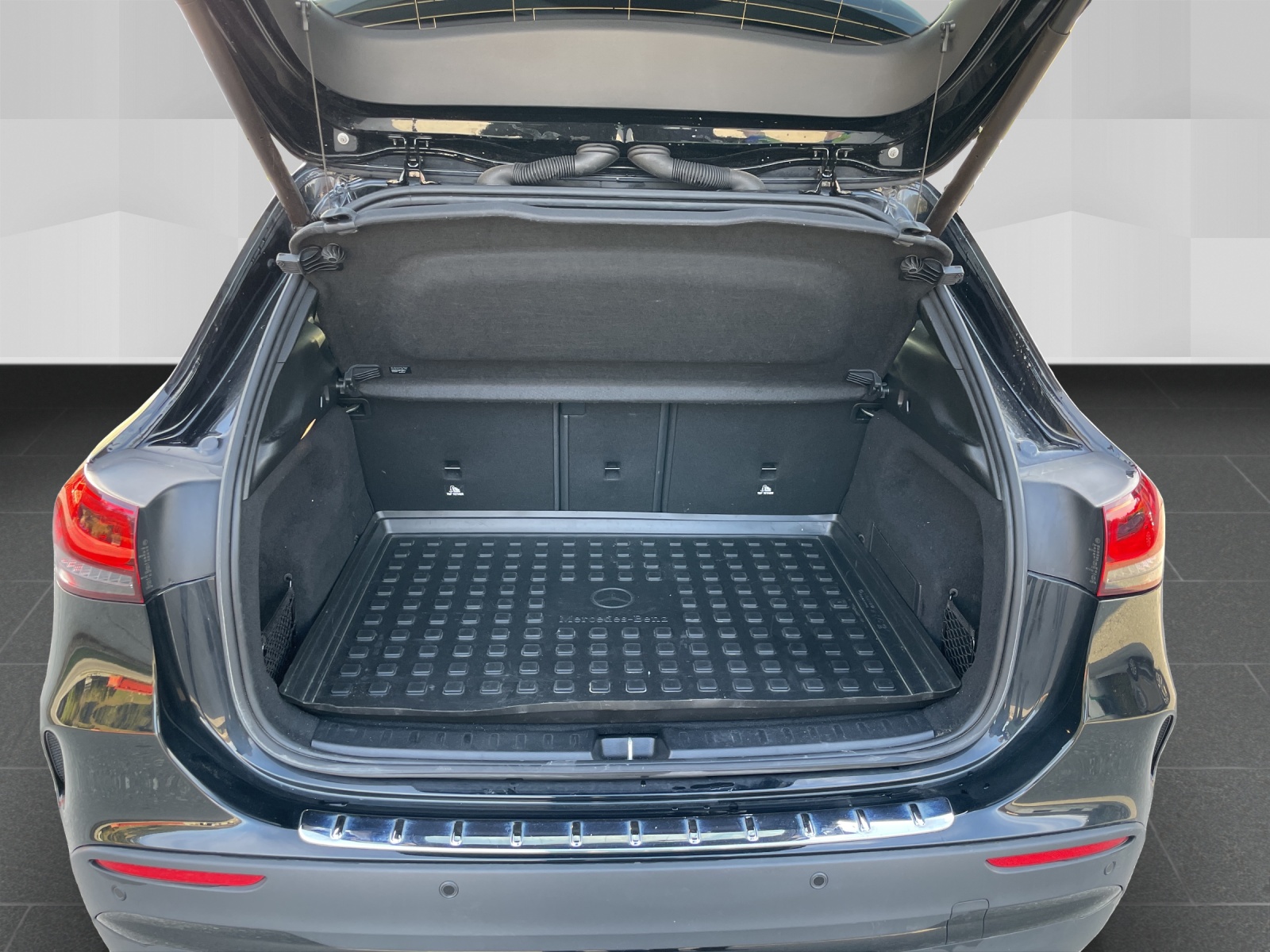 MERCEDES-BENZ GLA 250 4Matic AMG Line 8G-DCT-image-15
