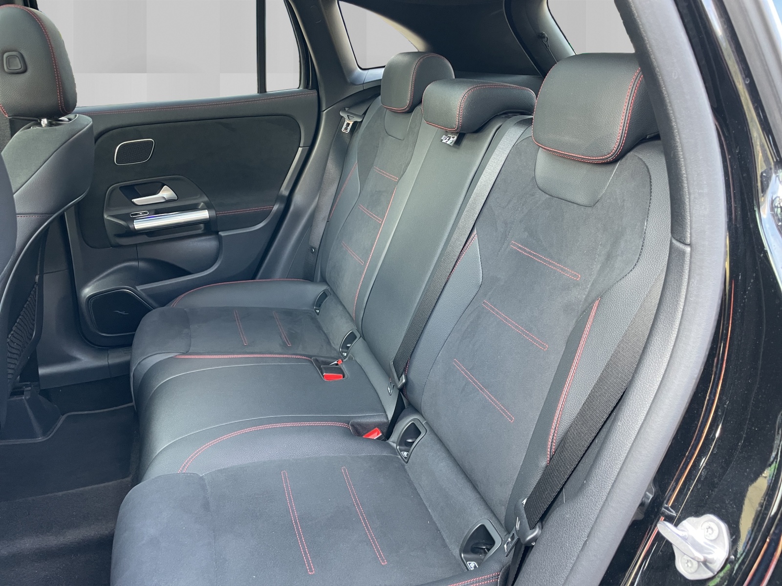 MERCEDES-BENZ GLA 250 4Matic AMG Line 8G-DCT-image-10