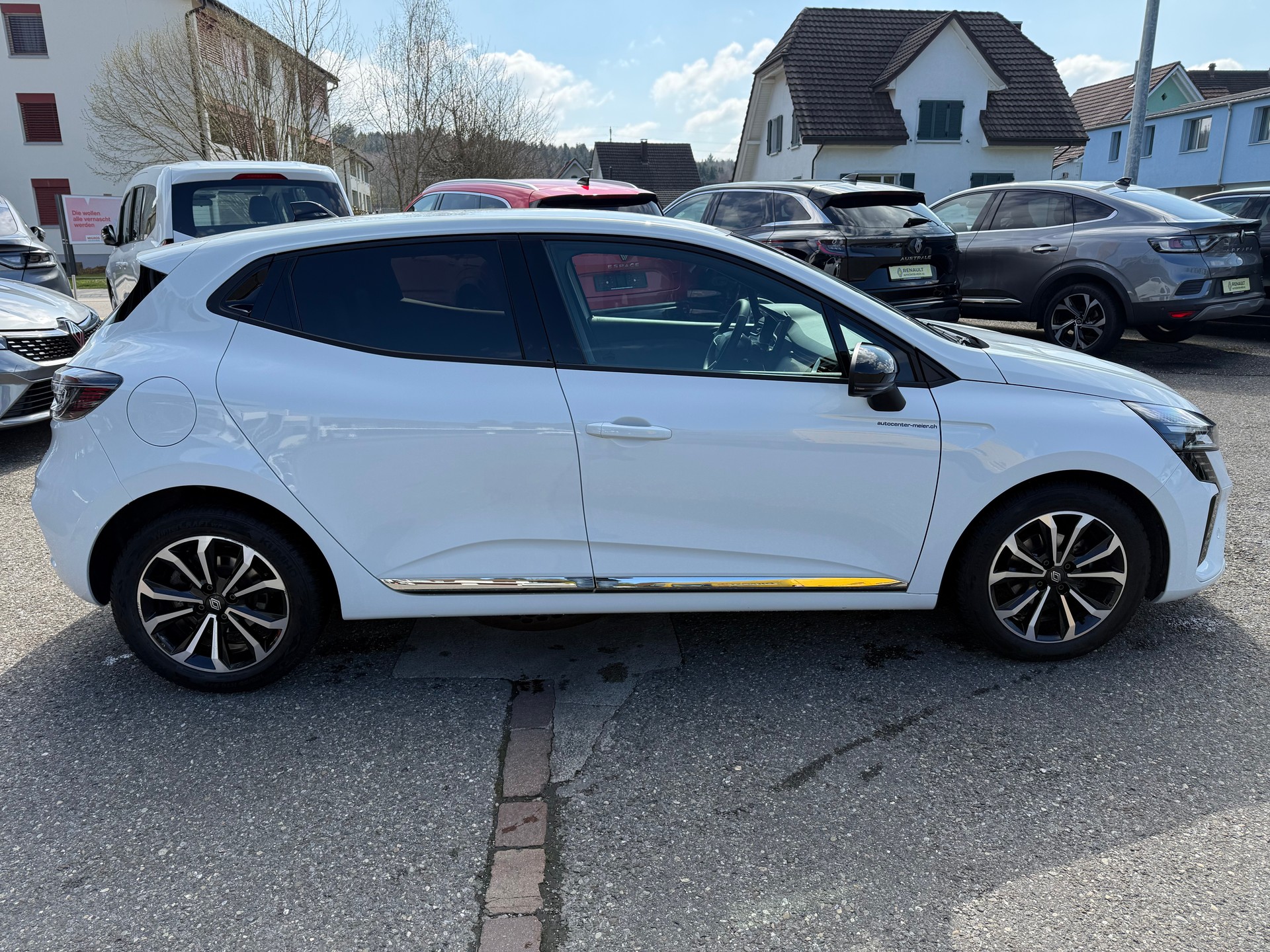 RENAULT Clio 1.0 Techno-image-6