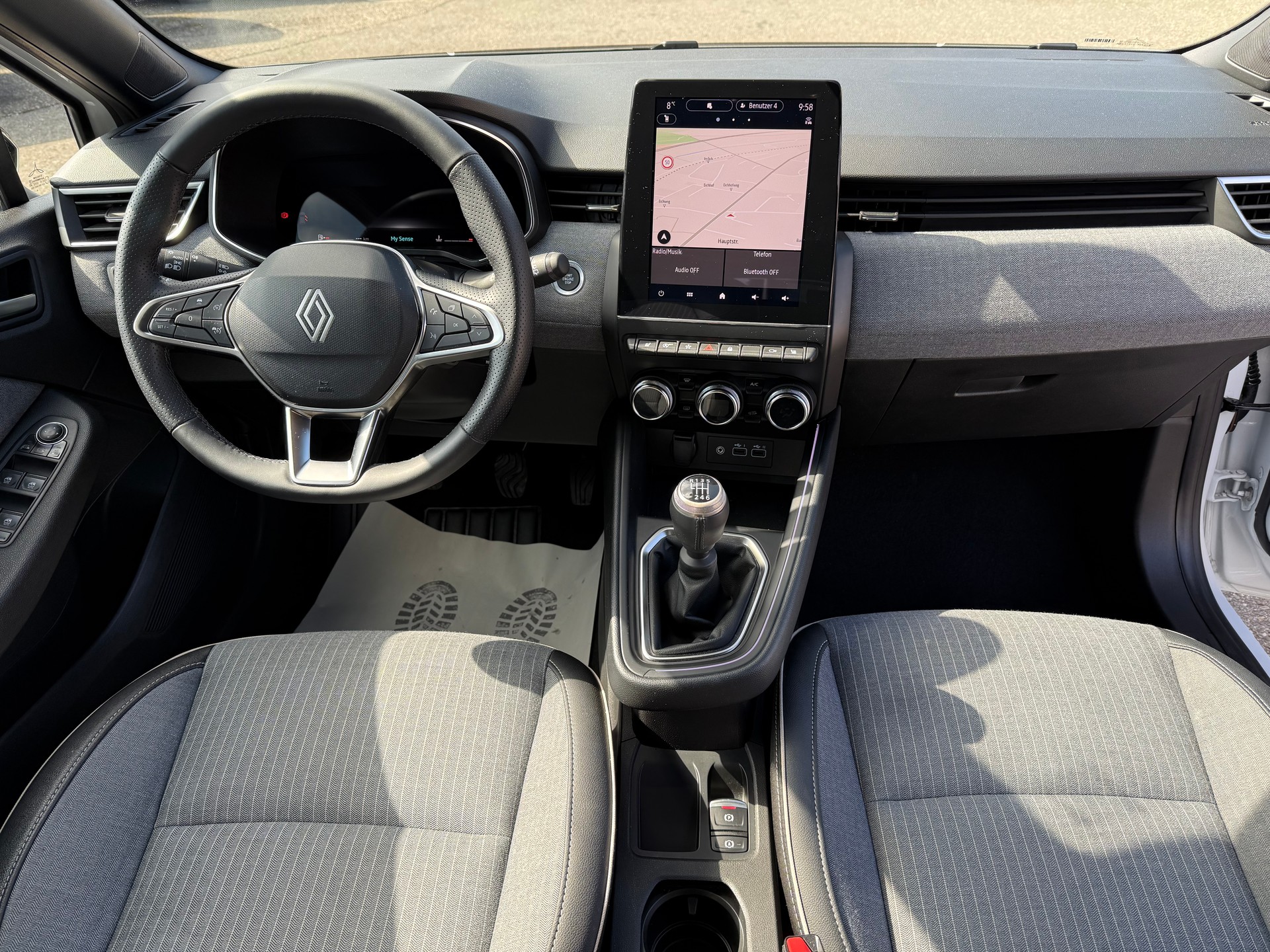 RENAULT Clio 1.0 Techno-image-8