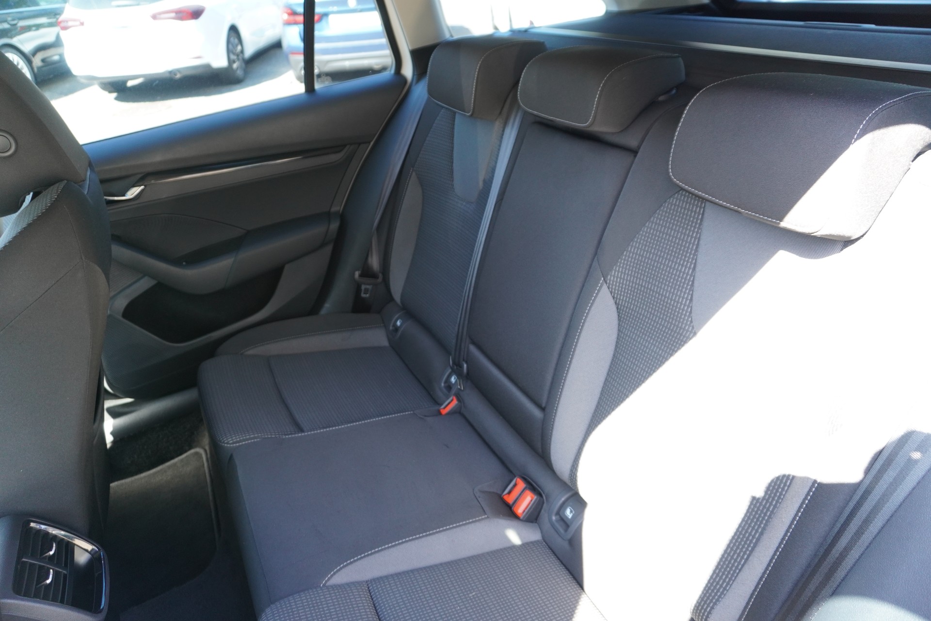 SKODA Octavia Combi 1.5 TSI mHEV DSG Ambition-image-10