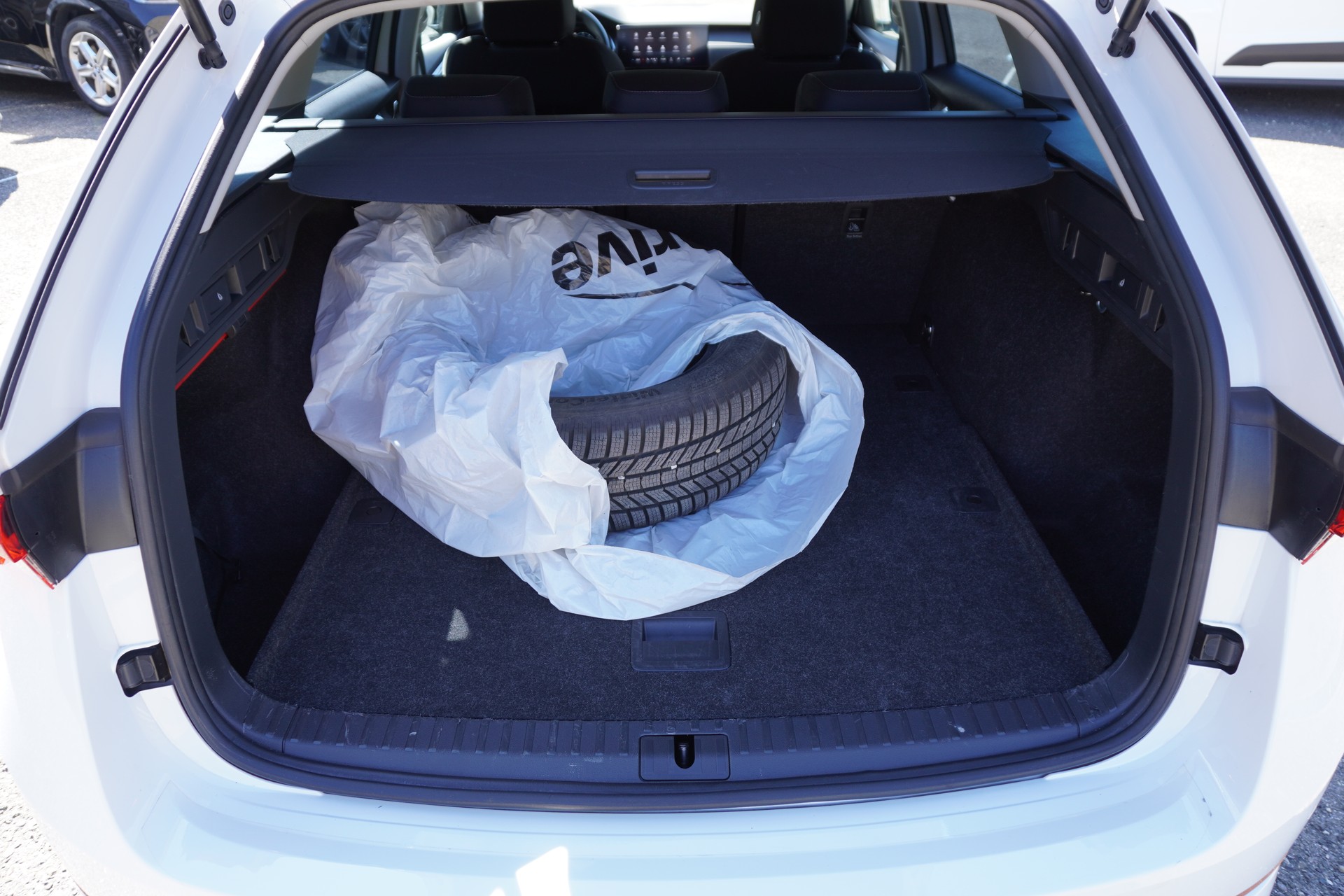 SKODA Octavia Combi 1.5 TSI mHEV DSG Ambition-image-8