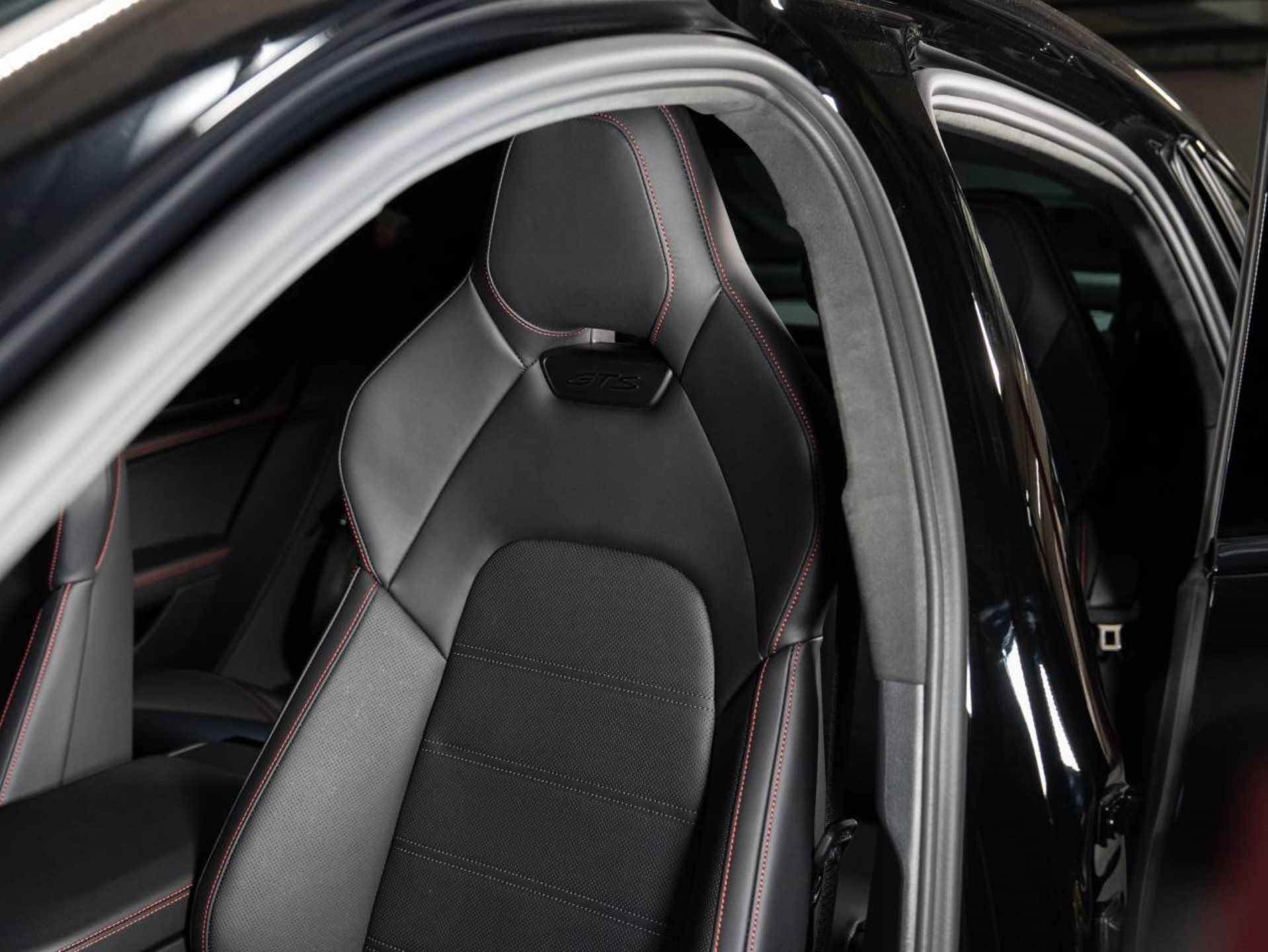 PORSCHE Panamera GTS-image-14