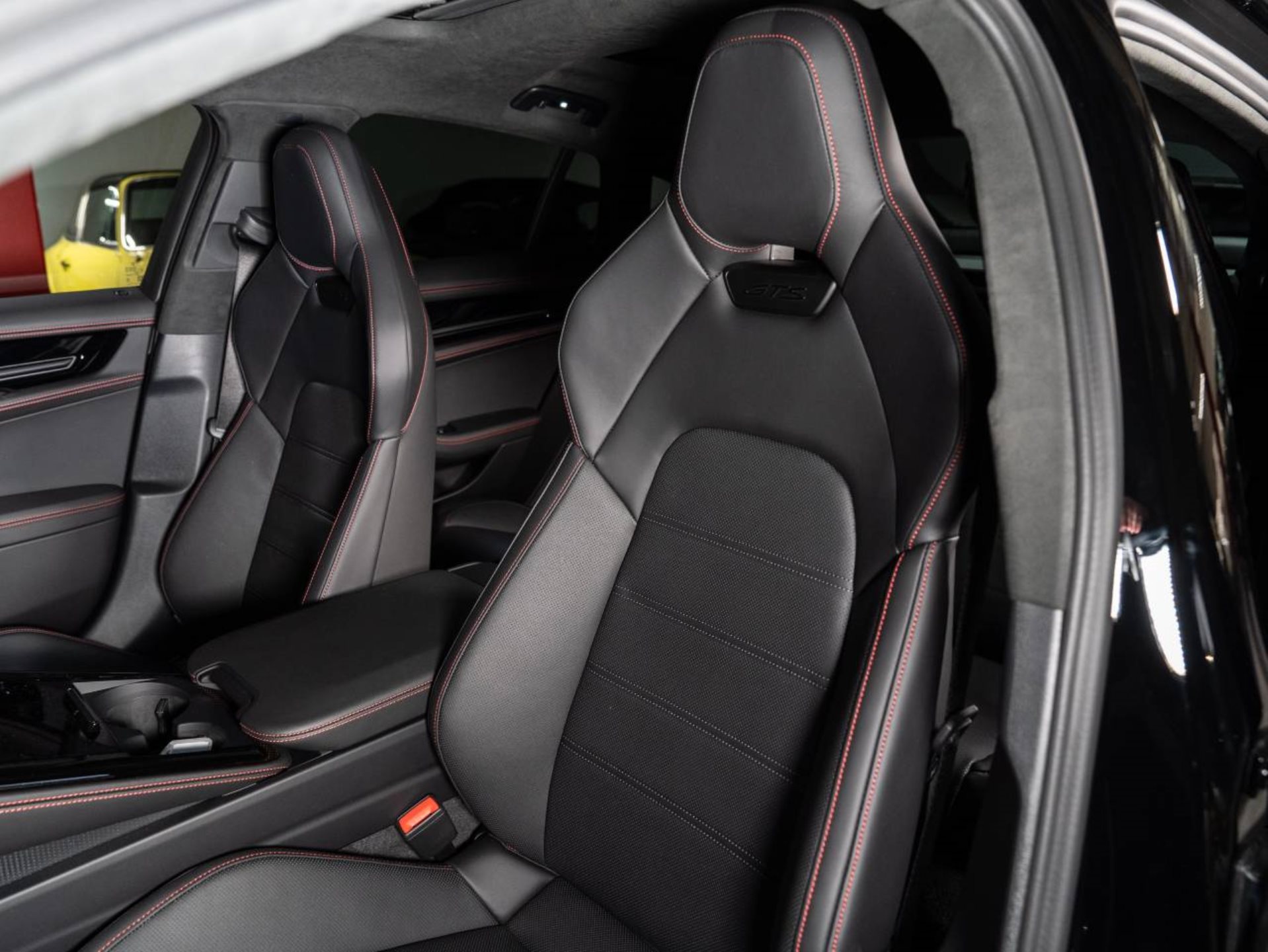 PORSCHE Panamera GTS-image-4