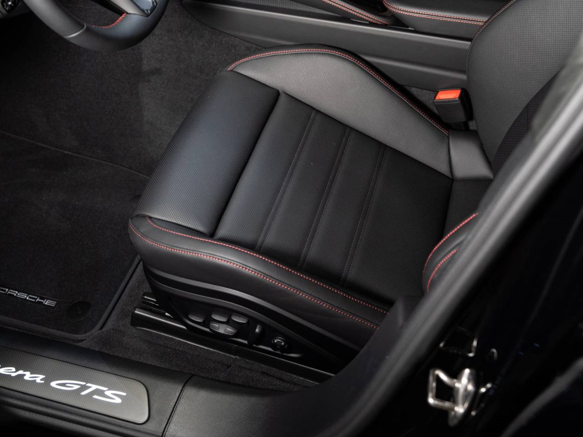 PORSCHE Panamera GTS-image-15