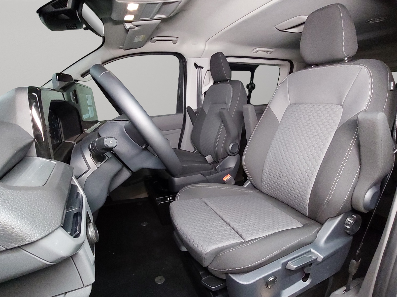 VW Caravelle Life eHybrid-image-5