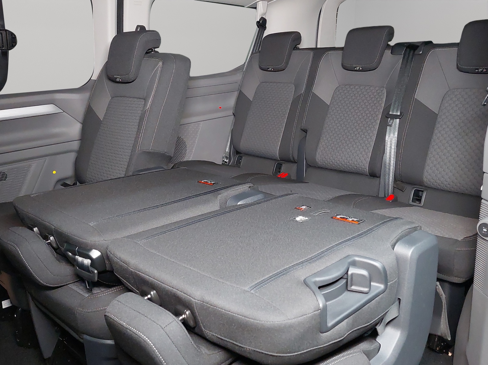 VW Caravelle Life eHybrid-image-8
