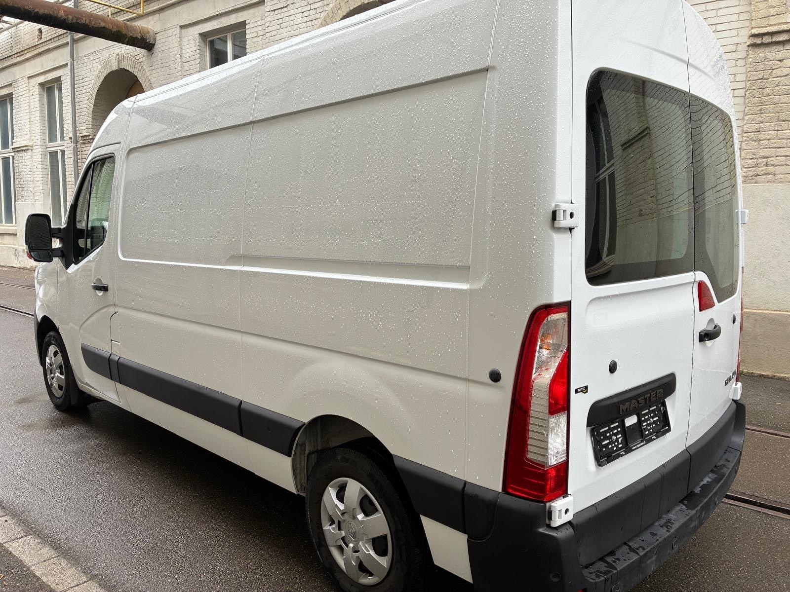 RENAULT Master T35 2.3dCi 135 L2H2-image-12