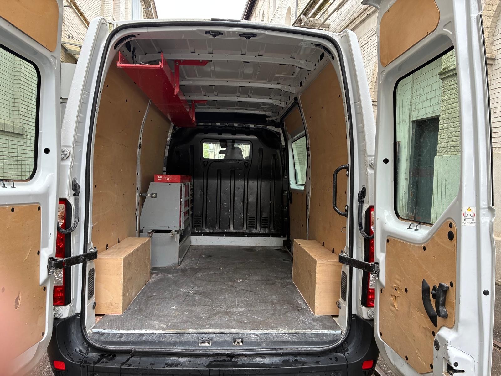 RENAULT Master T35 2.3dCi 135 L2H2-image-11
