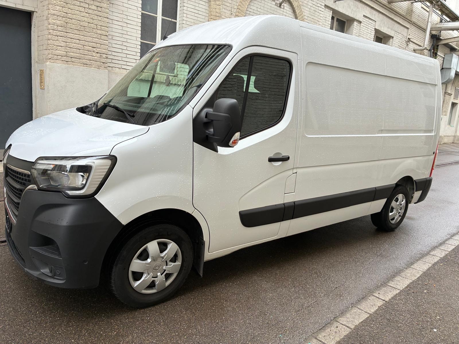 RENAULT Master T35 2.3dCi 135 L2H2