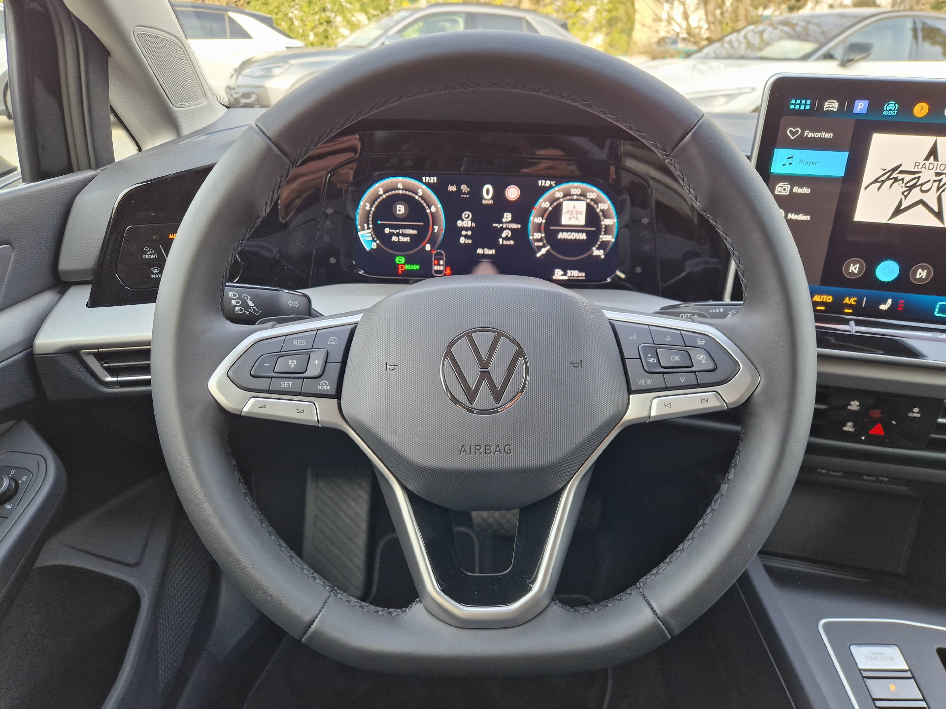 VW Golf VIII 1.5 UNITED eTSI Life DSG-image-9