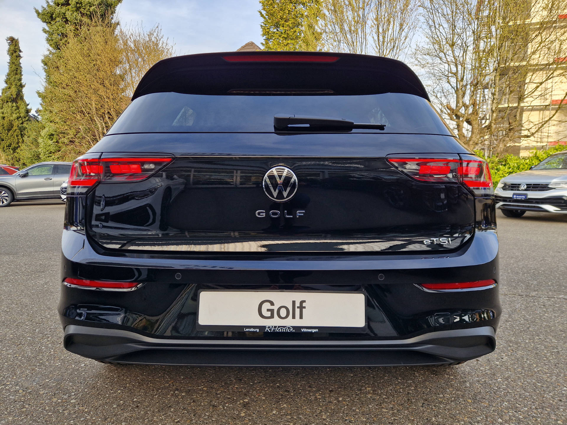 VW Golf VIII 1.5 UNITED eTSI Life DSG-image-4