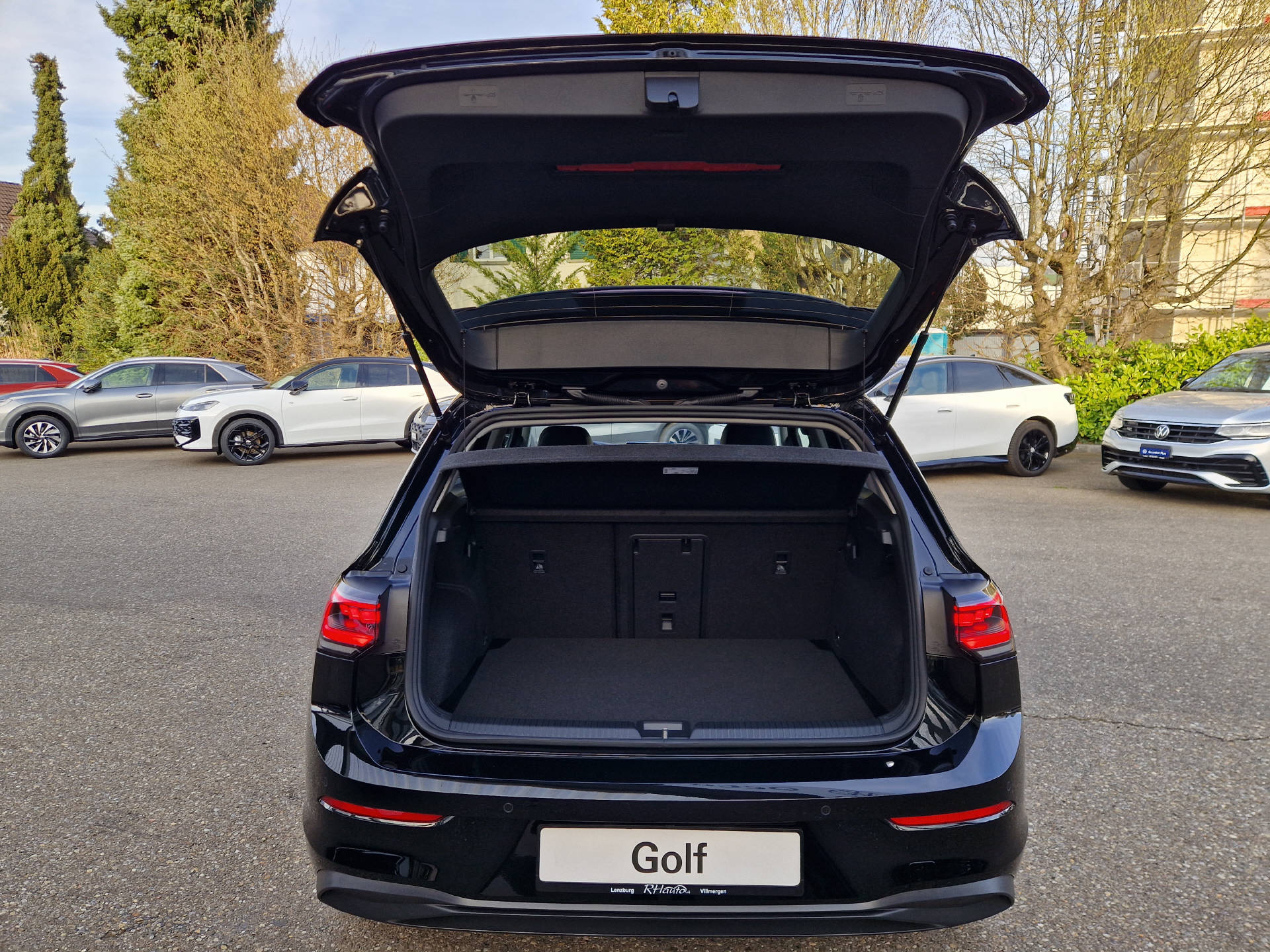 VW Golf VIII 1.5 UNITED eTSI Life DSG-image-5