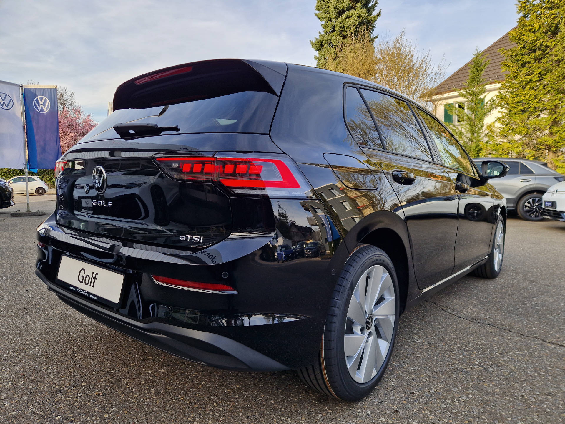 VW Golf VIII 1.5 UNITED eTSI Life DSG-showroom-element-3