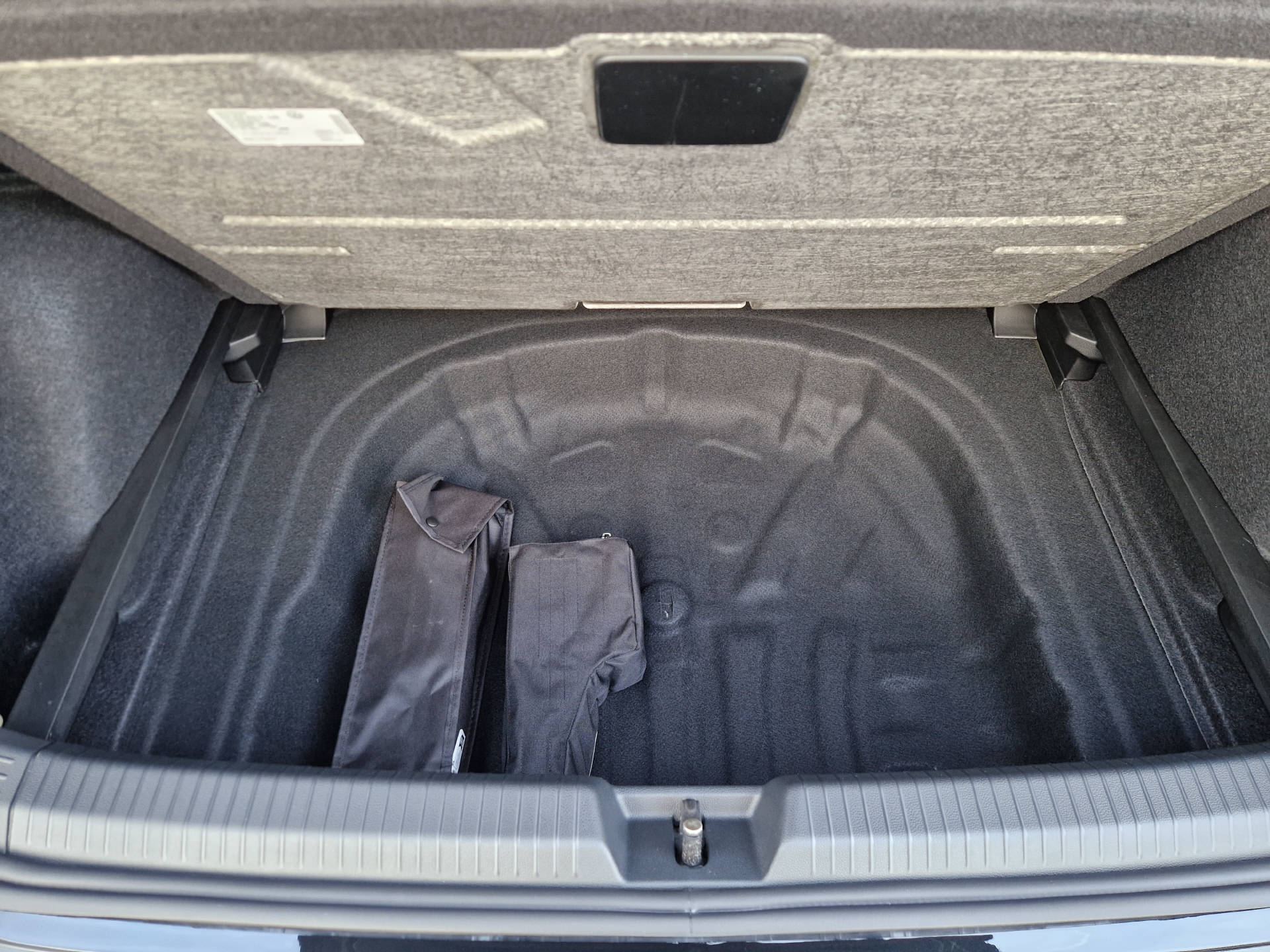 VW Golf VIII 1.5 UNITED eTSI Life DSG-image-17