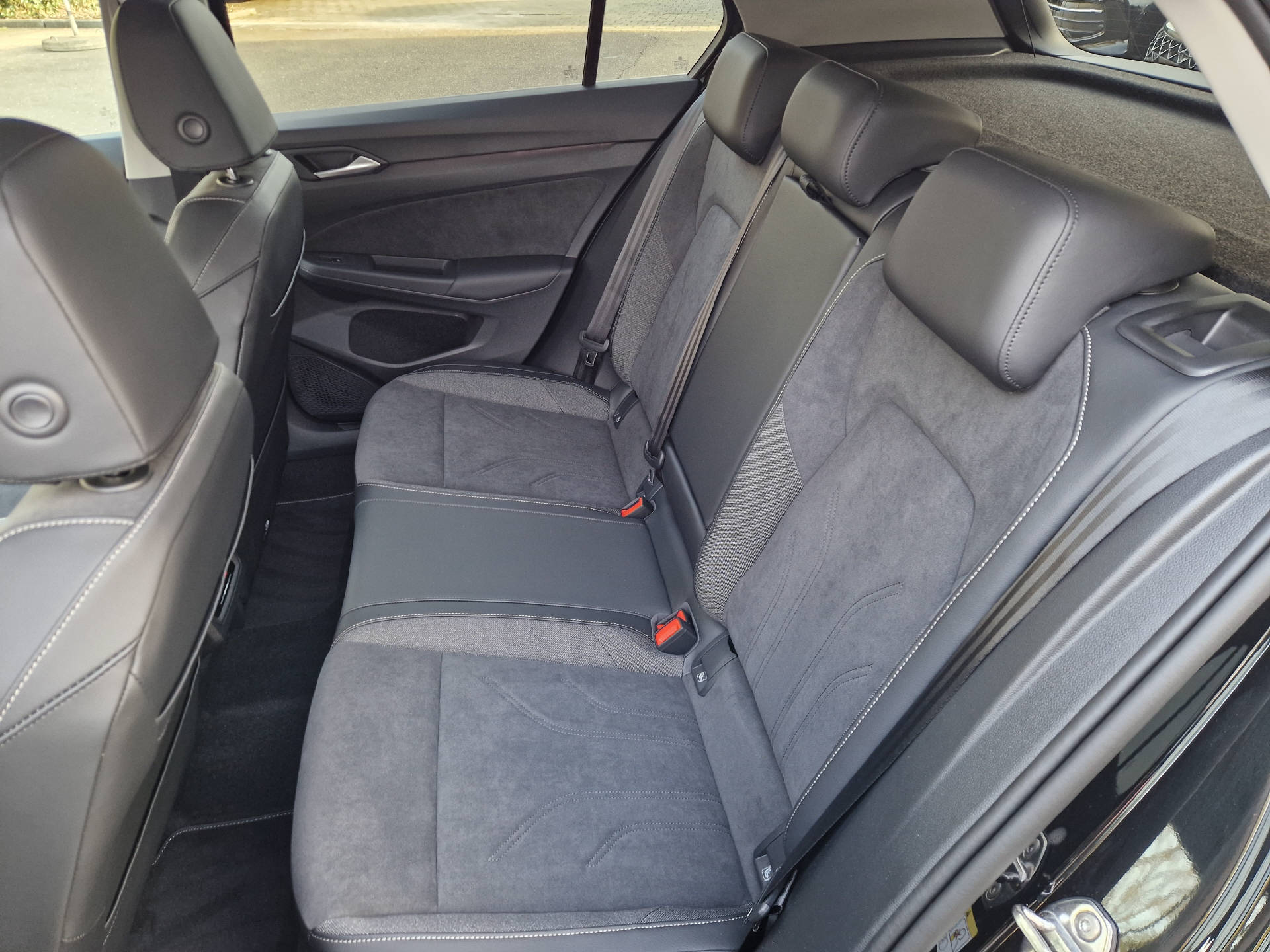 VW Golf VIII 1.5 UNITED eTSI Life DSG-image-7