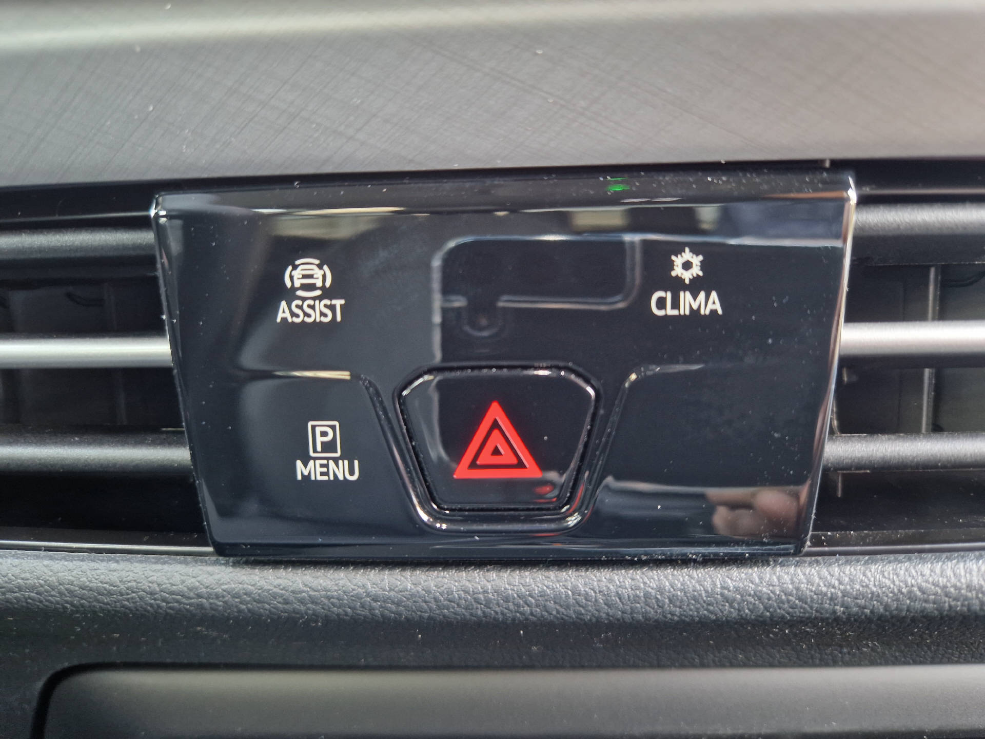 VW Golf VIII 1.5 UNITED eTSI Life DSG-image-13