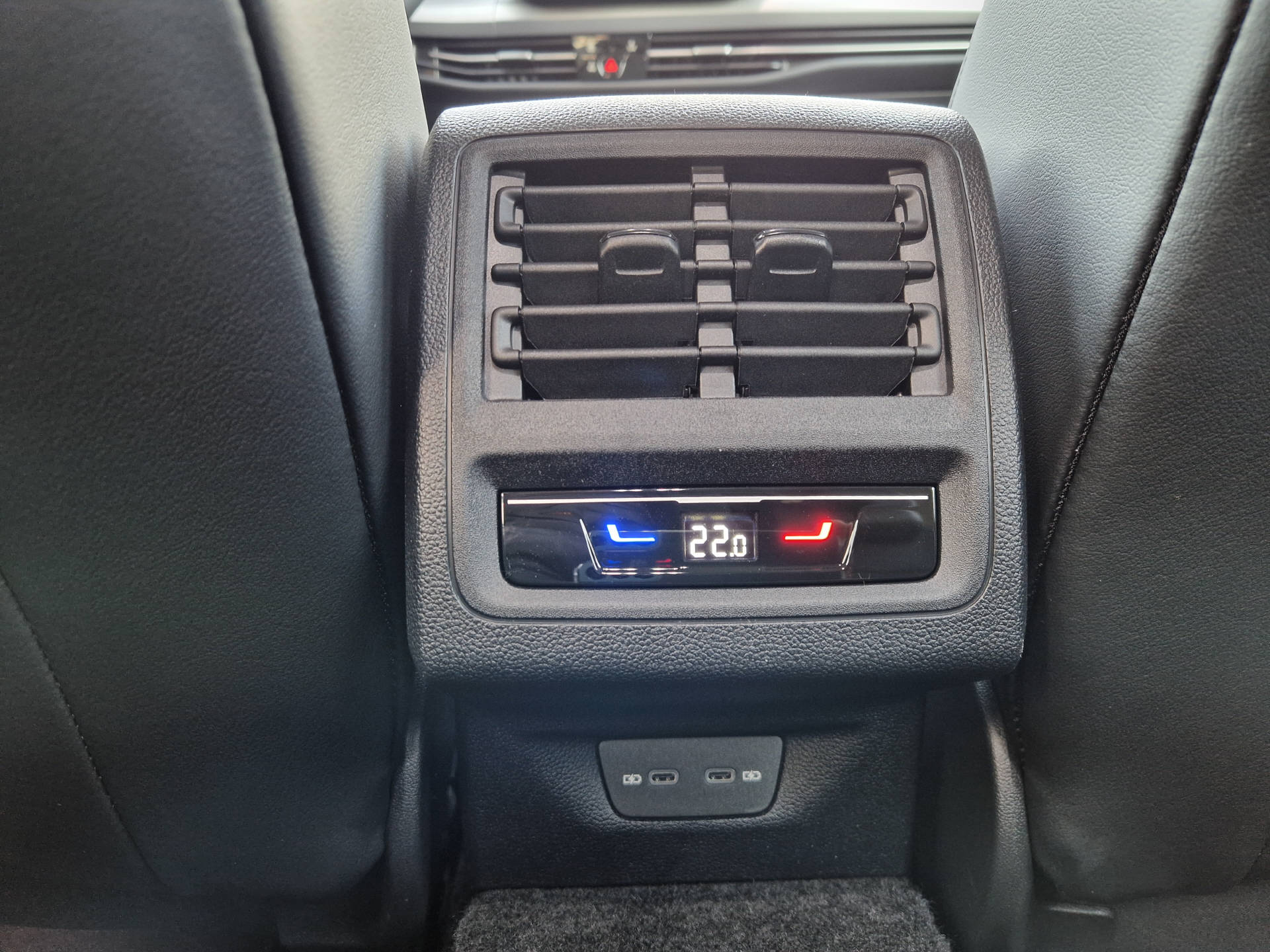 VW Golf VIII 1.5 UNITED eTSI Life DSG-image-16