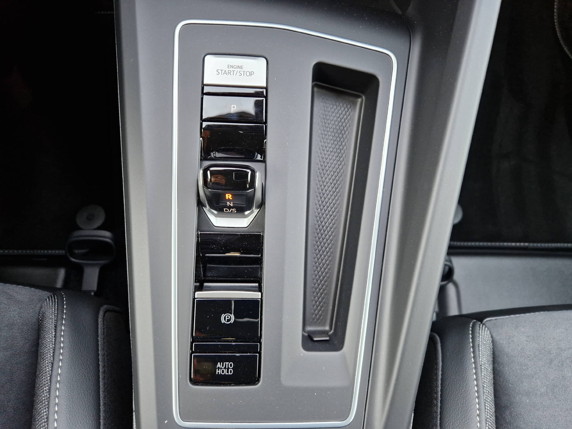 VW Golf VIII 1.5 UNITED eTSI Life DSG-image-14