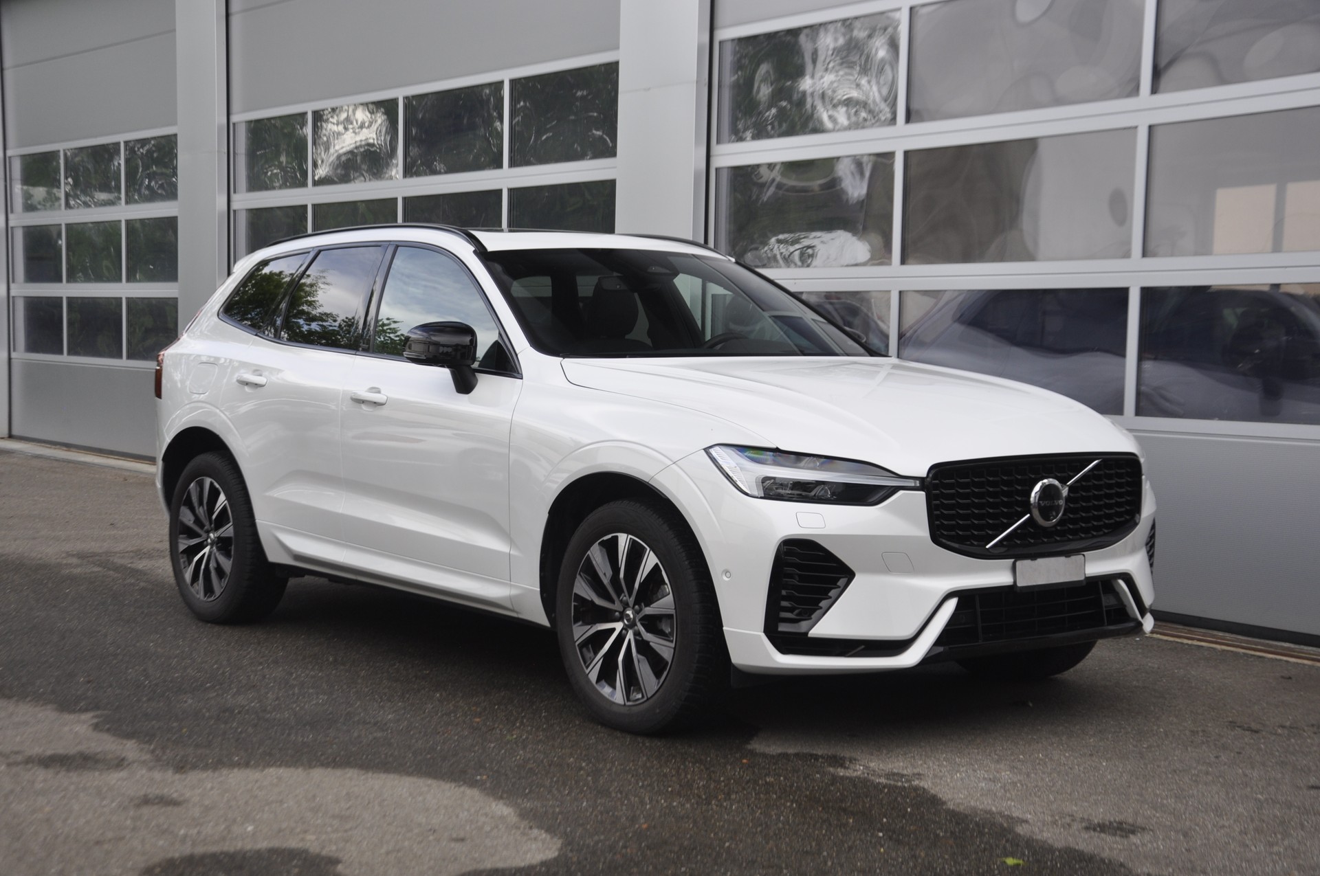 VOLVO XC60 T6 eAWD PluginHybrid Ultimate Dark Geartronic I Panoramadach-image-0