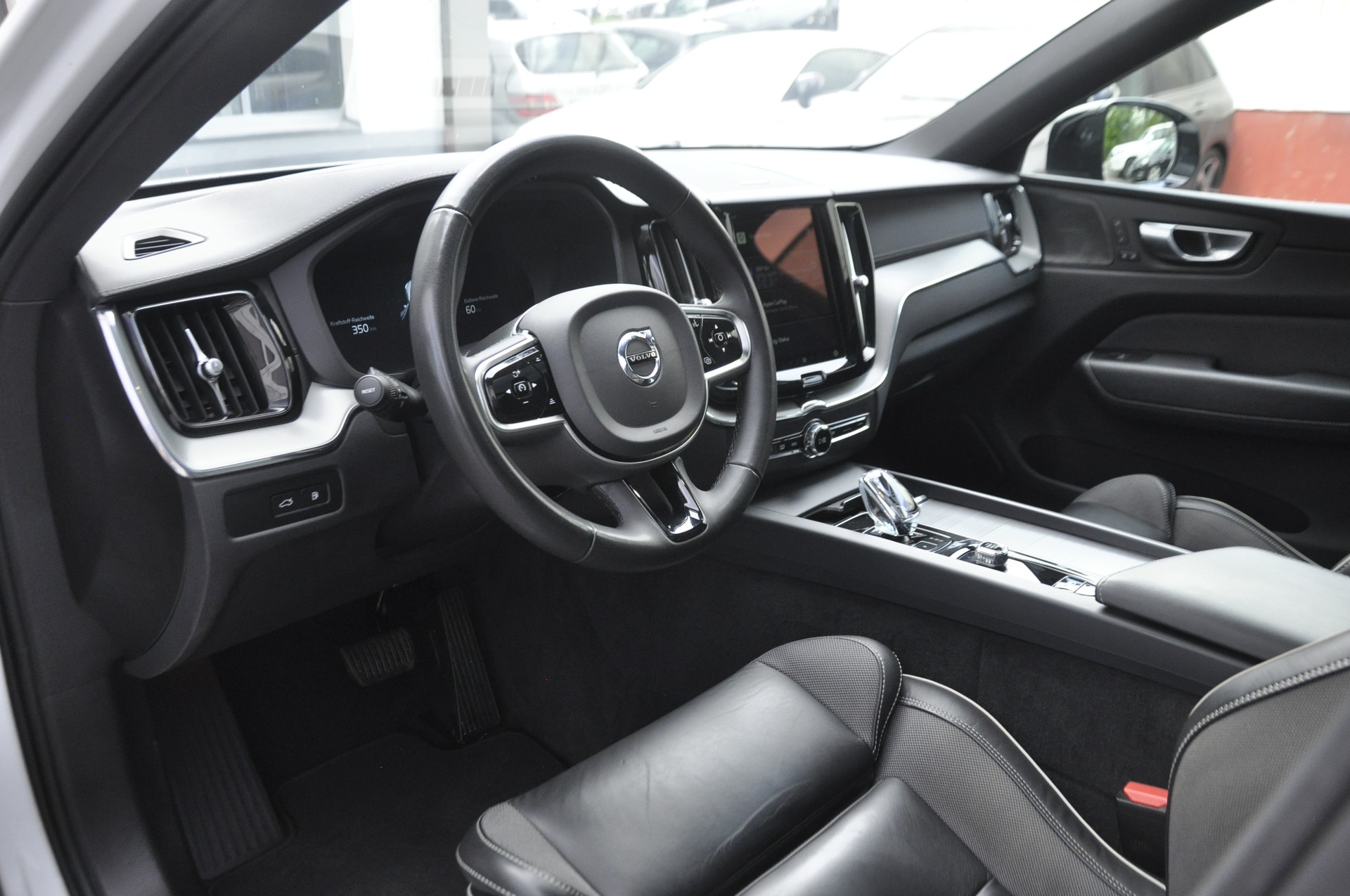 VOLVO XC60 T6 eAWD PluginHybrid Ultimate Dark Geartronic I Panoramadach-image-4
