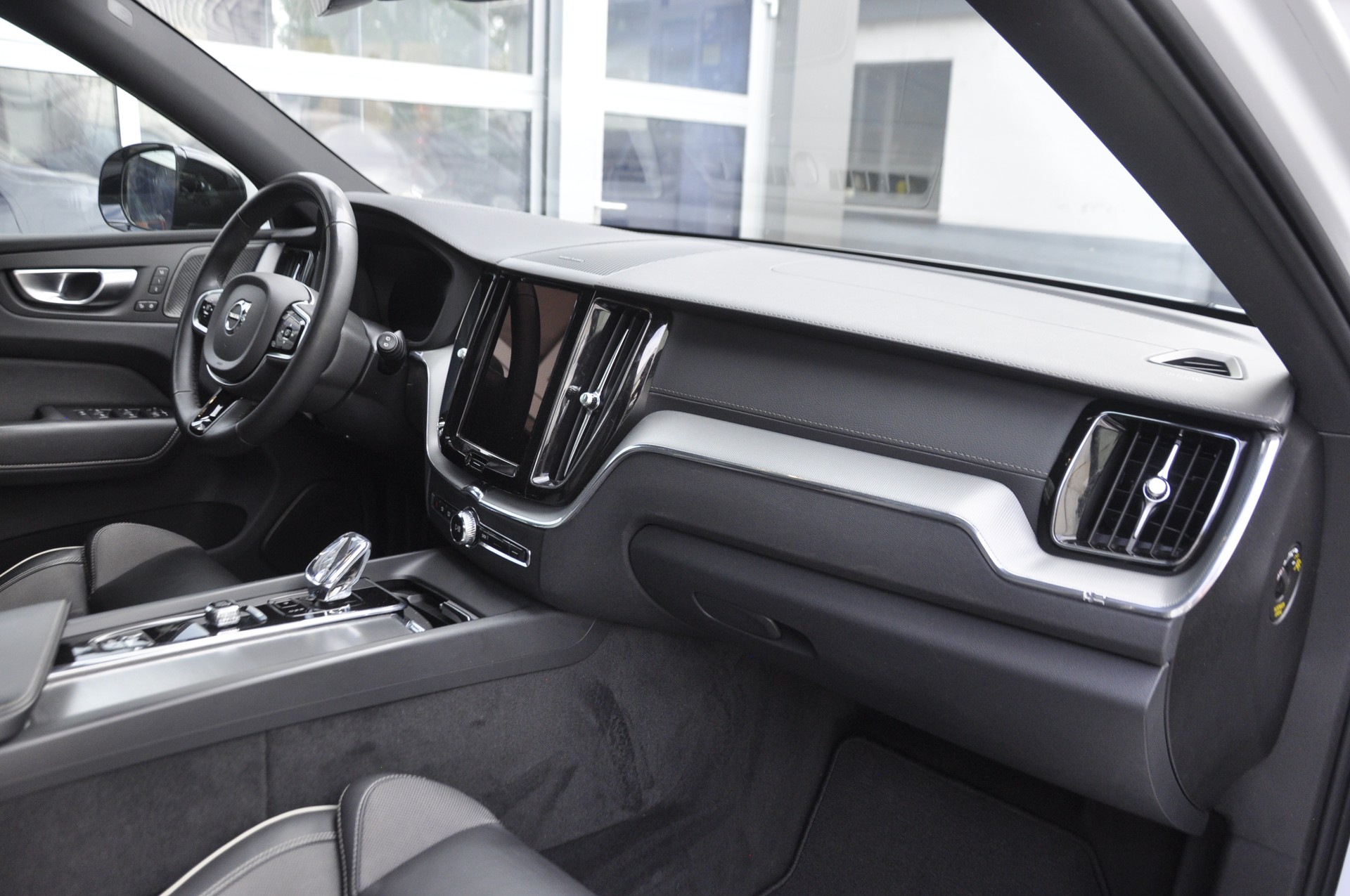 VOLVO XC60 T6 eAWD PluginHybrid Ultimate Dark Geartronic I Panoramadach-image-7