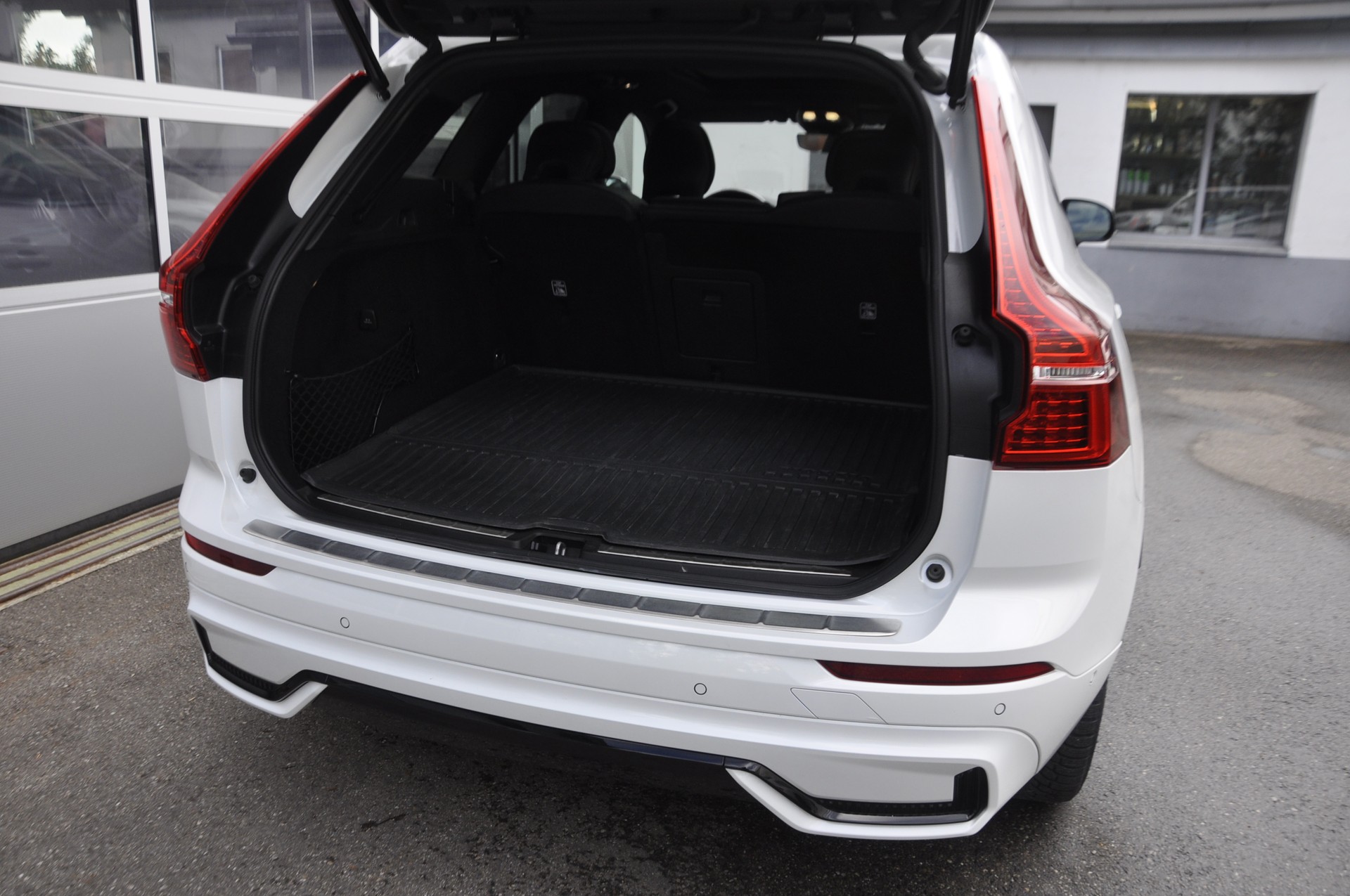 VOLVO XC60 T6 eAWD PluginHybrid Ultimate Dark Geartronic I Panoramadach-image-14
