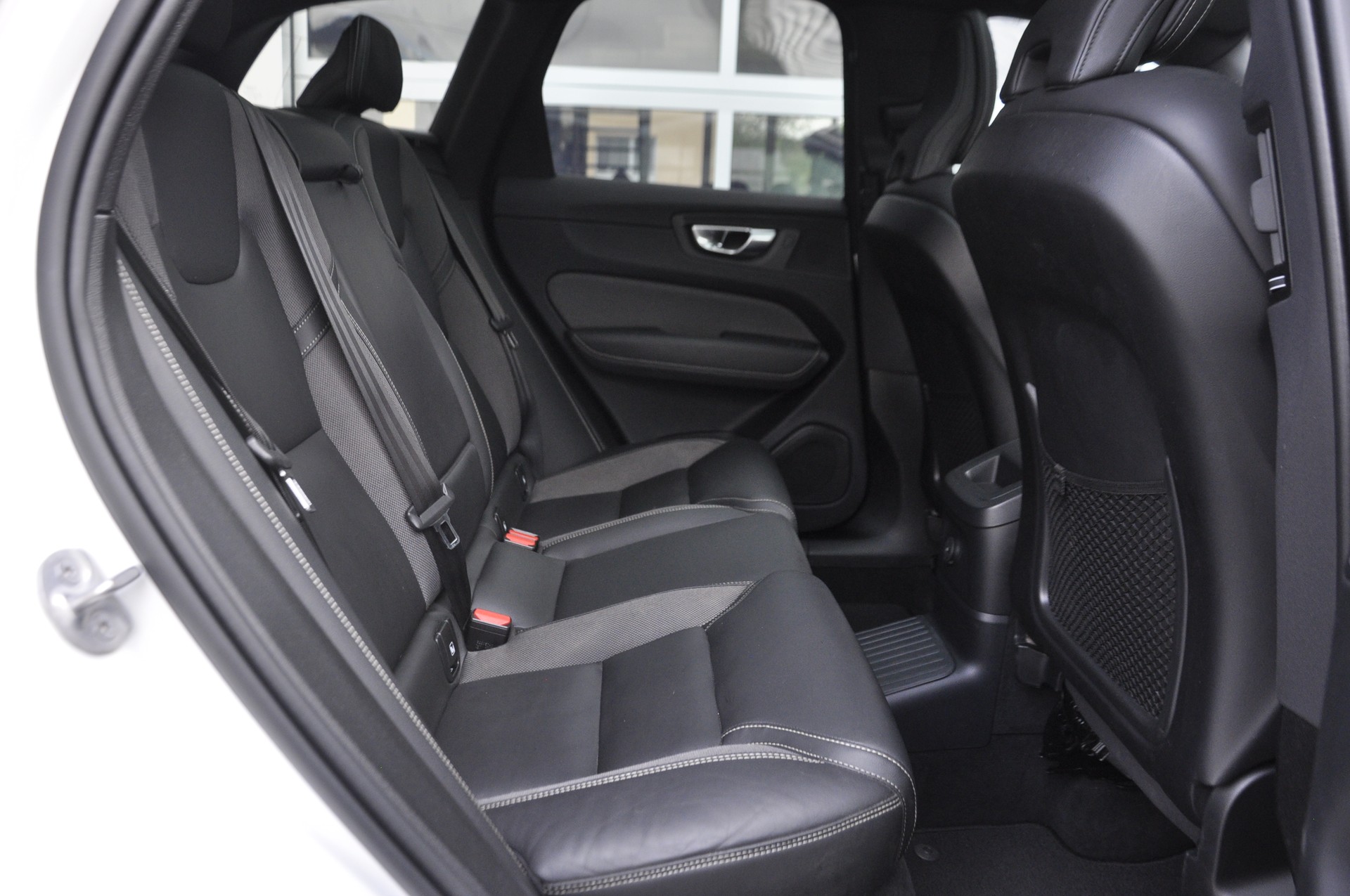 VOLVO XC60 T6 eAWD PluginHybrid Ultimate Dark Geartronic I Panoramadach-image-8