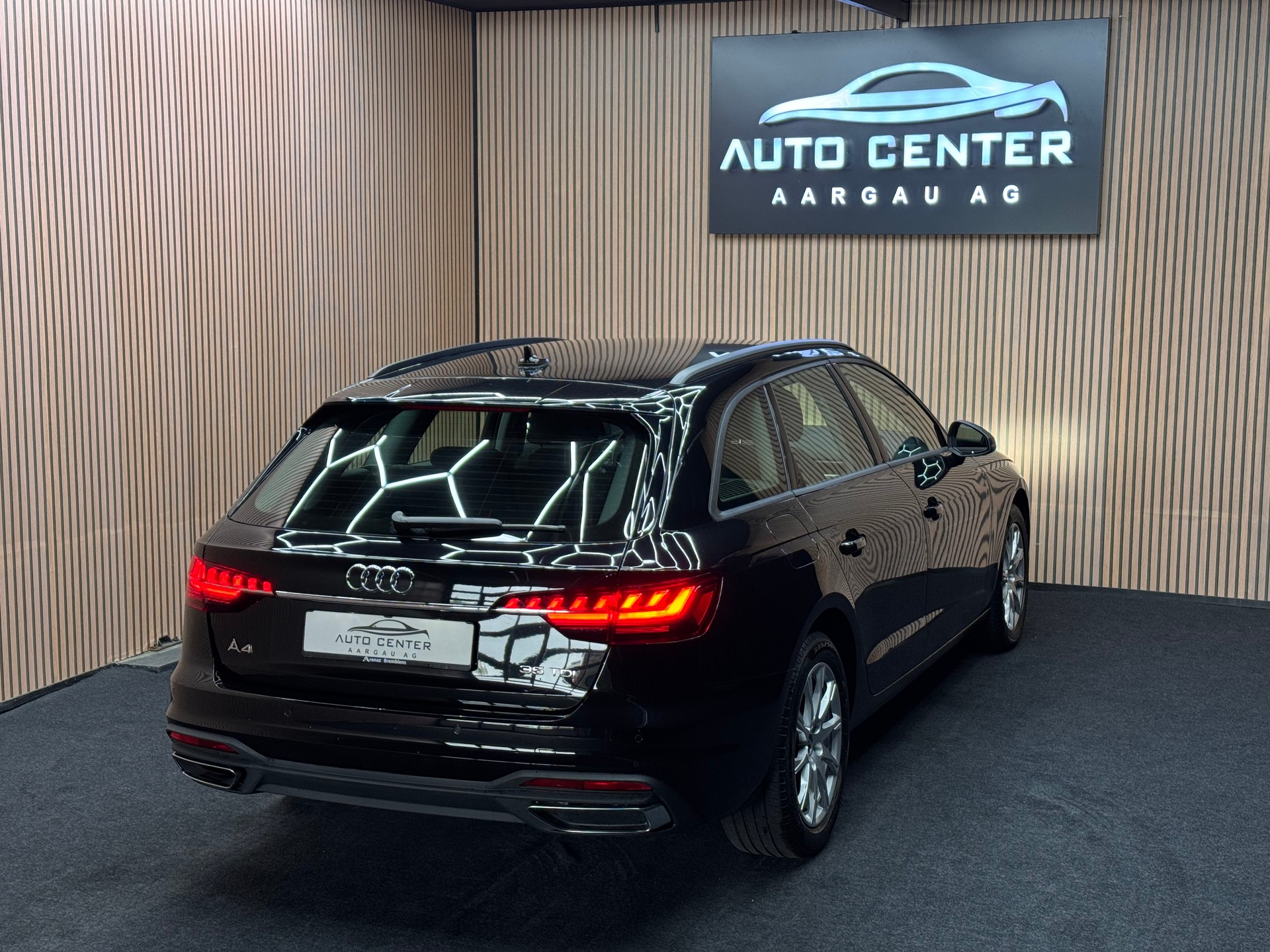 AUDI A4 Avant 2.0 35 TDI Attraction S-Tronic | 1 Jahr Garantie | Facelift | *ab CHF 249.-/ Monat*-image-4