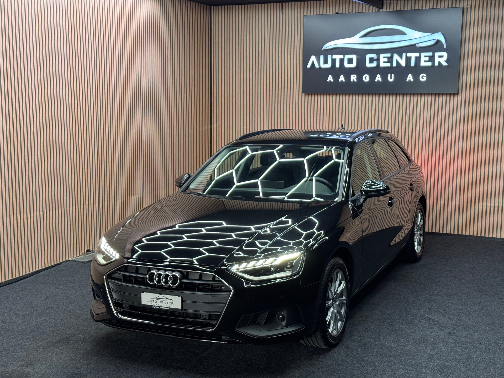 AUDI A4 Avant 2.0 35 TDI Attraction S-Tronic | 1 Jahr Garantie | Facelift | *ab CHF 249.-/ Monat*-image-2