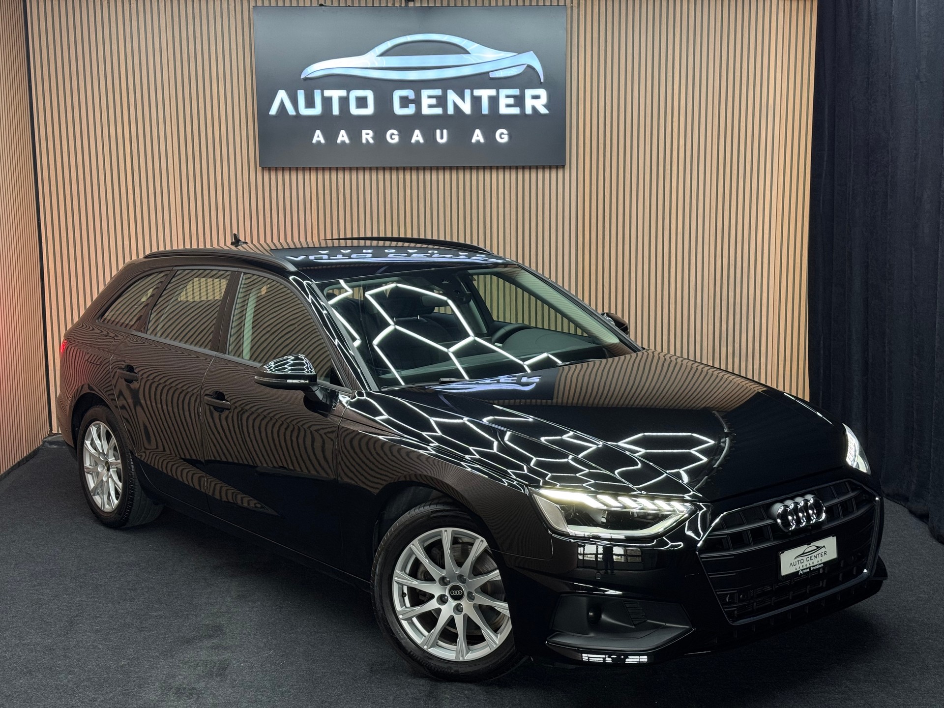AUDI A4 Avant 2.0 35 TDI Attraction S-Tronic | 1 Jahr Garantie | Facelift | *ab CHF 249.-/ Monat*-image-0