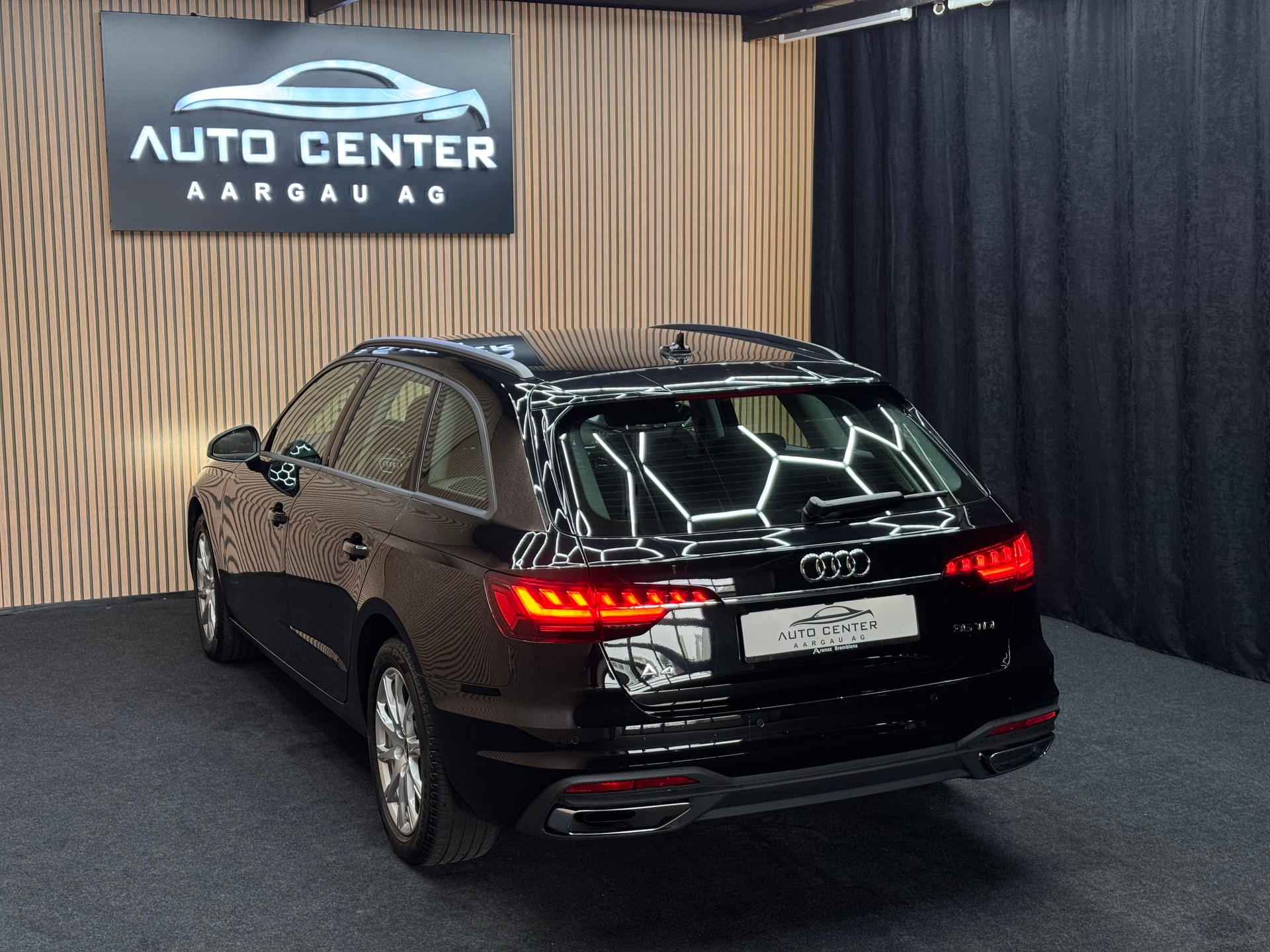 AUDI A4 Avant 2.0 35 TDI Attraction S-Tronic | 1 Jahr Garantie | Facelift | *ab CHF 249.-/ Monat*-image-3
