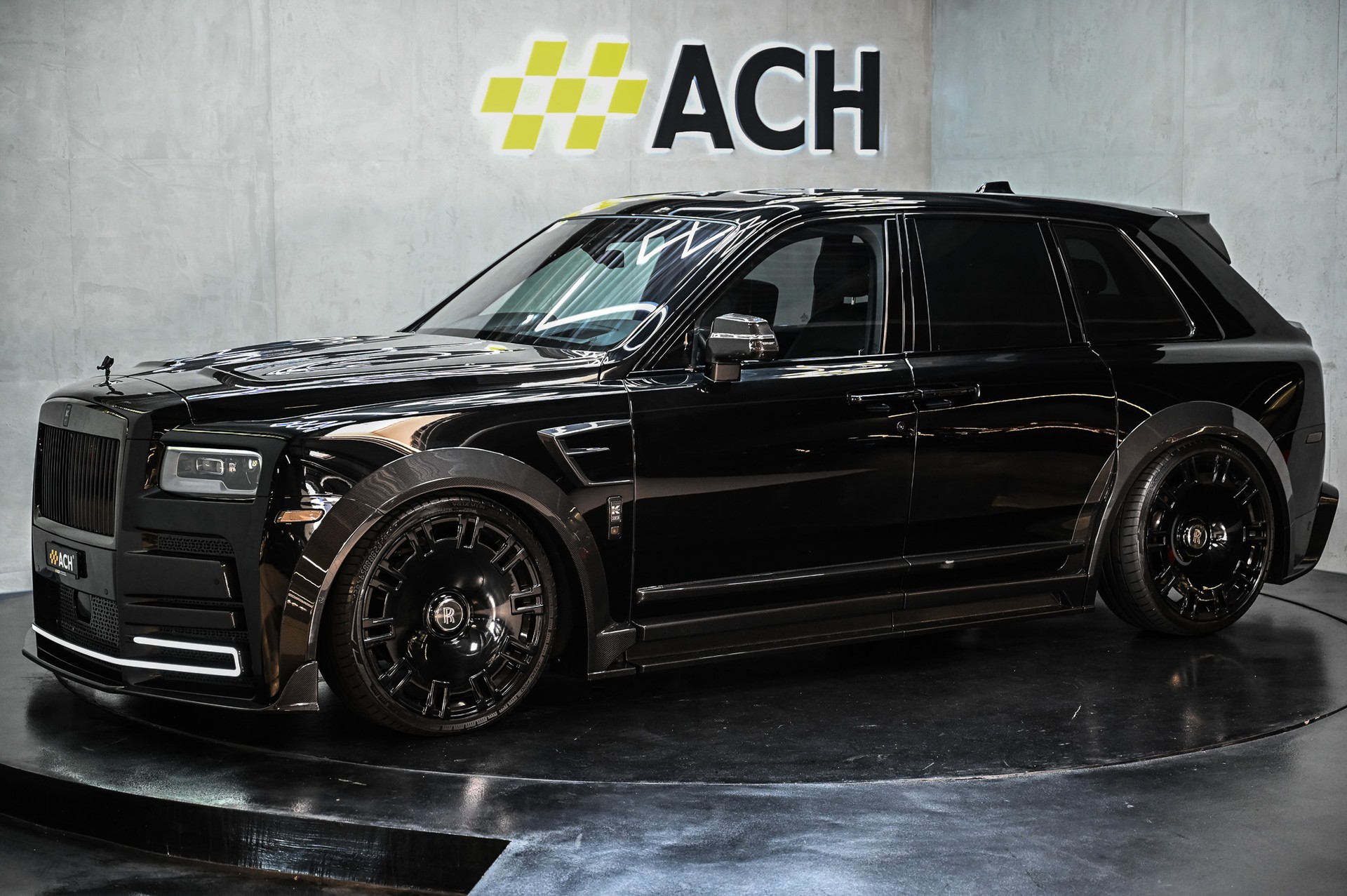 ROLLS-ROYCE Cullinan 6.7 V12 Black Badge KEYVANY HAYULA 1 of 20-showroom-element-3