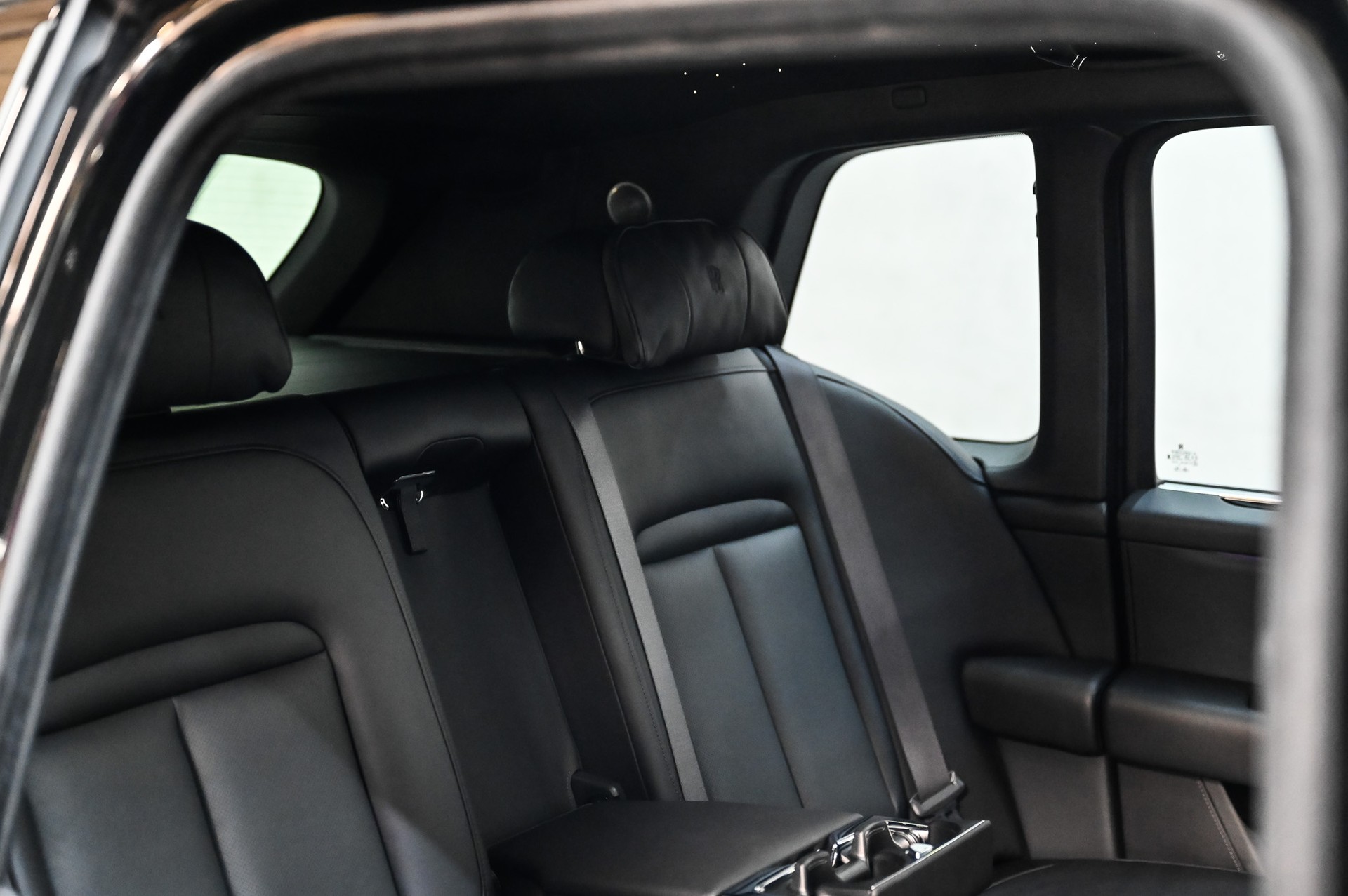 ROLLS-ROYCE Cullinan 6.7 V12 Black Badge KEYVANY HAYULA 1 of 20-image-48