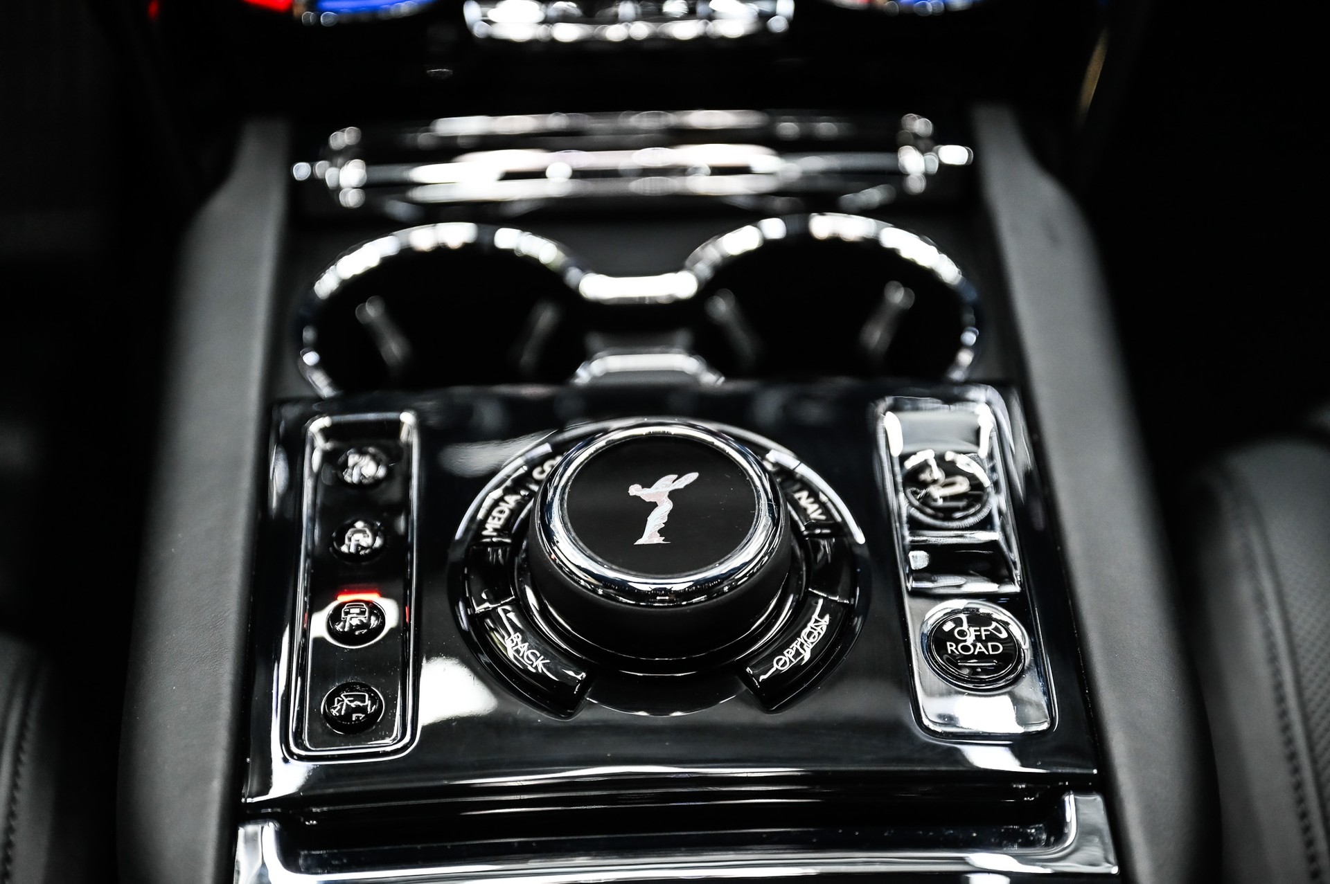 ROLLS-ROYCE Cullinan 6.7 V12 Black Badge KEYVANY HAYULA 1 of 20-image-53