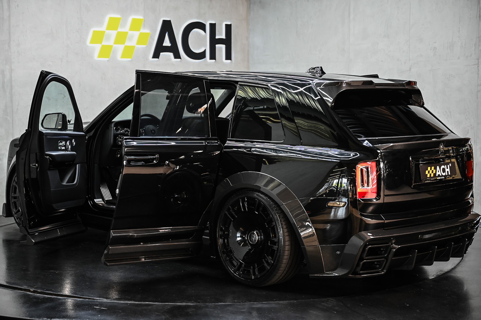 ROLLS-ROYCE Cullinan 6.7 V12 Black Badge KEYVANY HAYULA 1 of 20-image-13