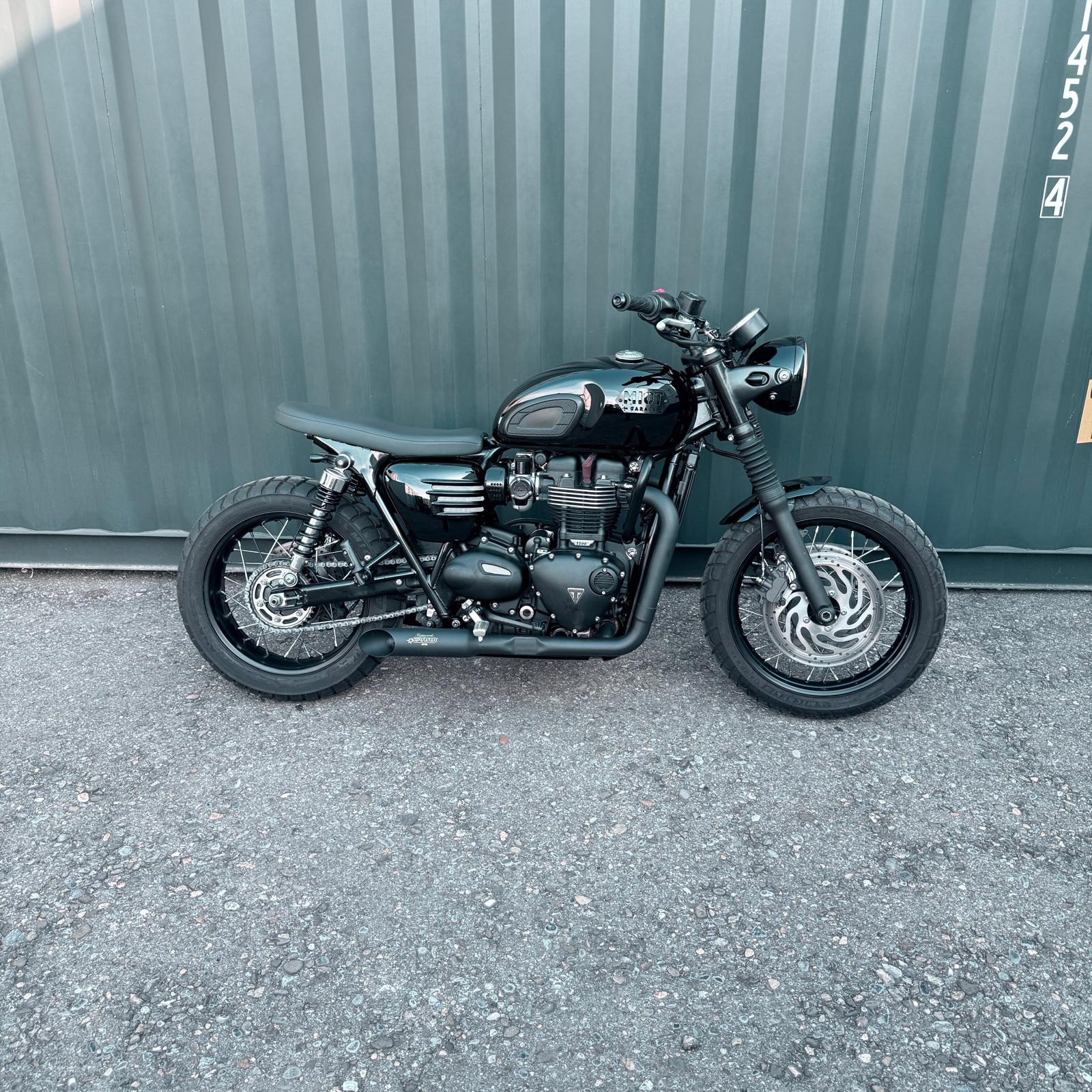 TRIUMPH Bonneville T120 Black-showroom-element-2