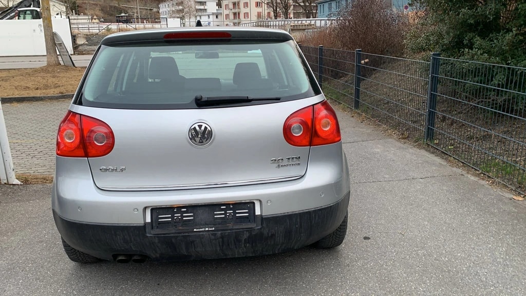 VW Golf 2.0 TDI Comfortline 4Motion-image-4