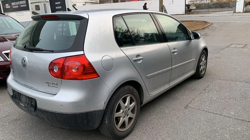 VW Golf 2.0 TDI Comfortline 4Motion-image-3