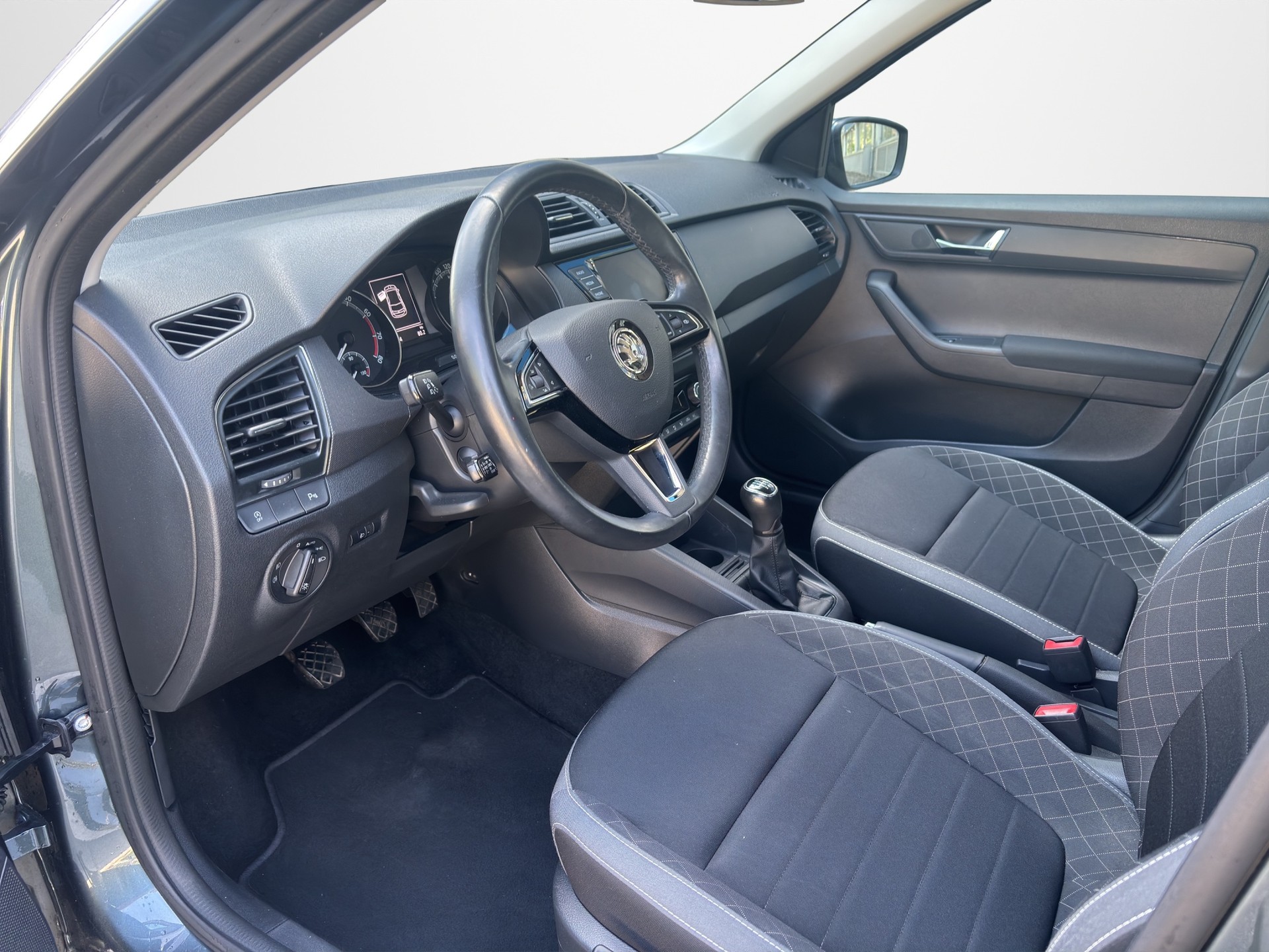 SKODA Fabia 1.0 TSI Ambition-image-8