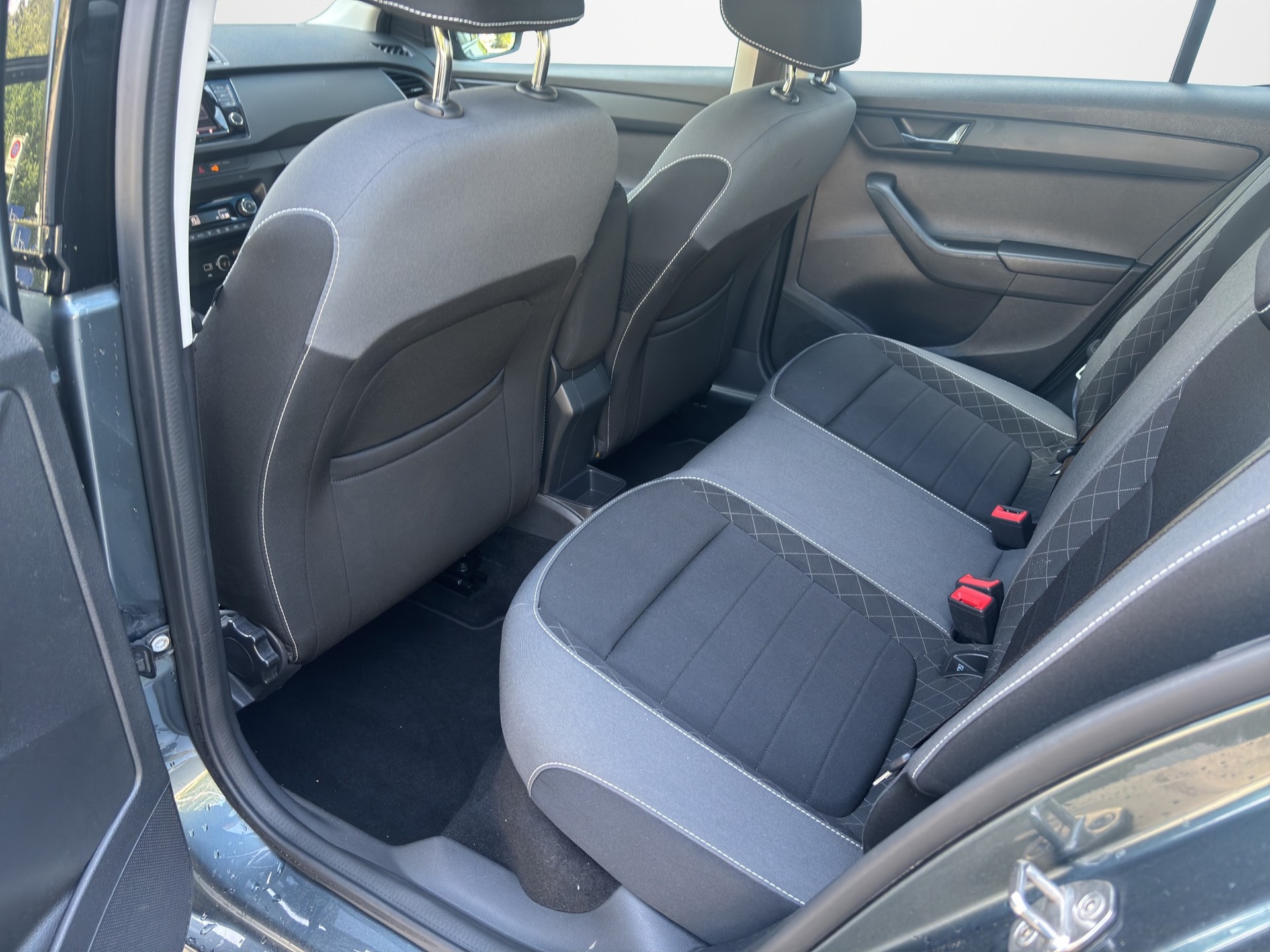 SKODA Fabia 1.0 TSI Ambition-image-10