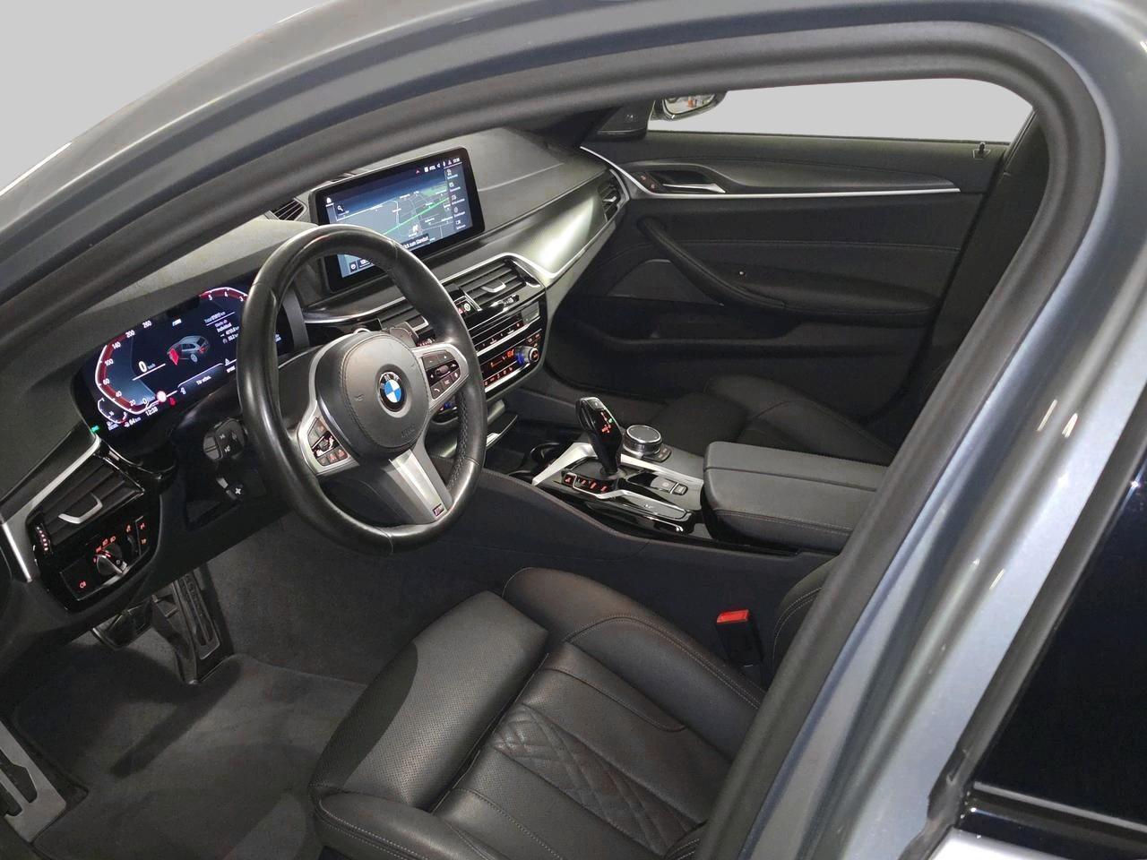 BMW 530d xDrive Touring M Sport-image-14