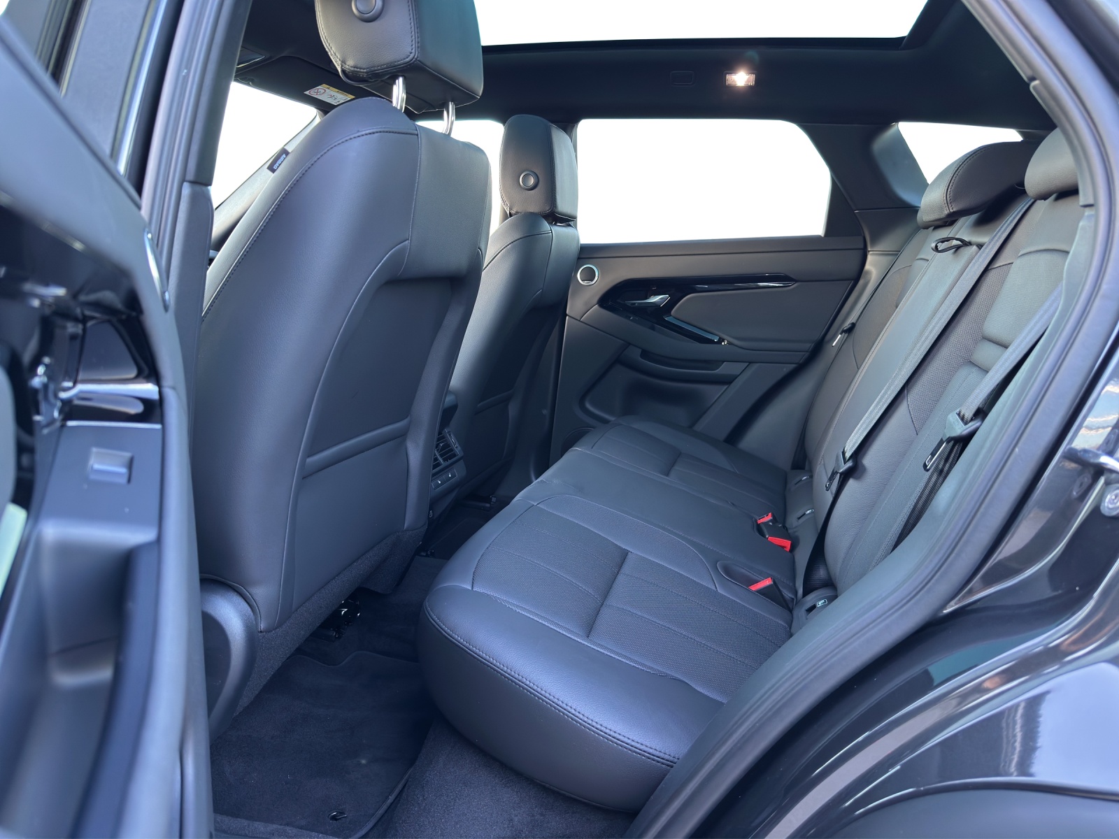 LAND ROVER Range Rover Evoque 1.5 T 270e Dynamic SE-image-6