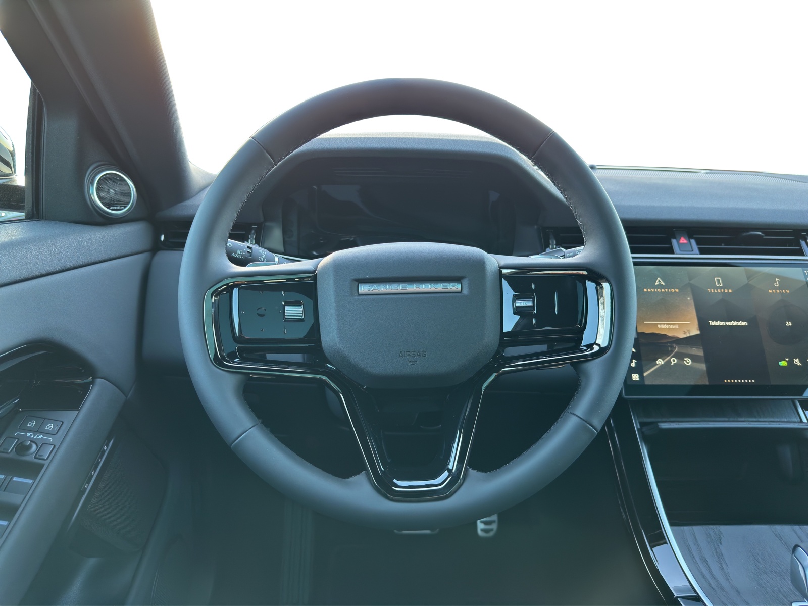 LAND ROVER Range Rover Evoque 1.5 T 270e Dynamic SE-image-7