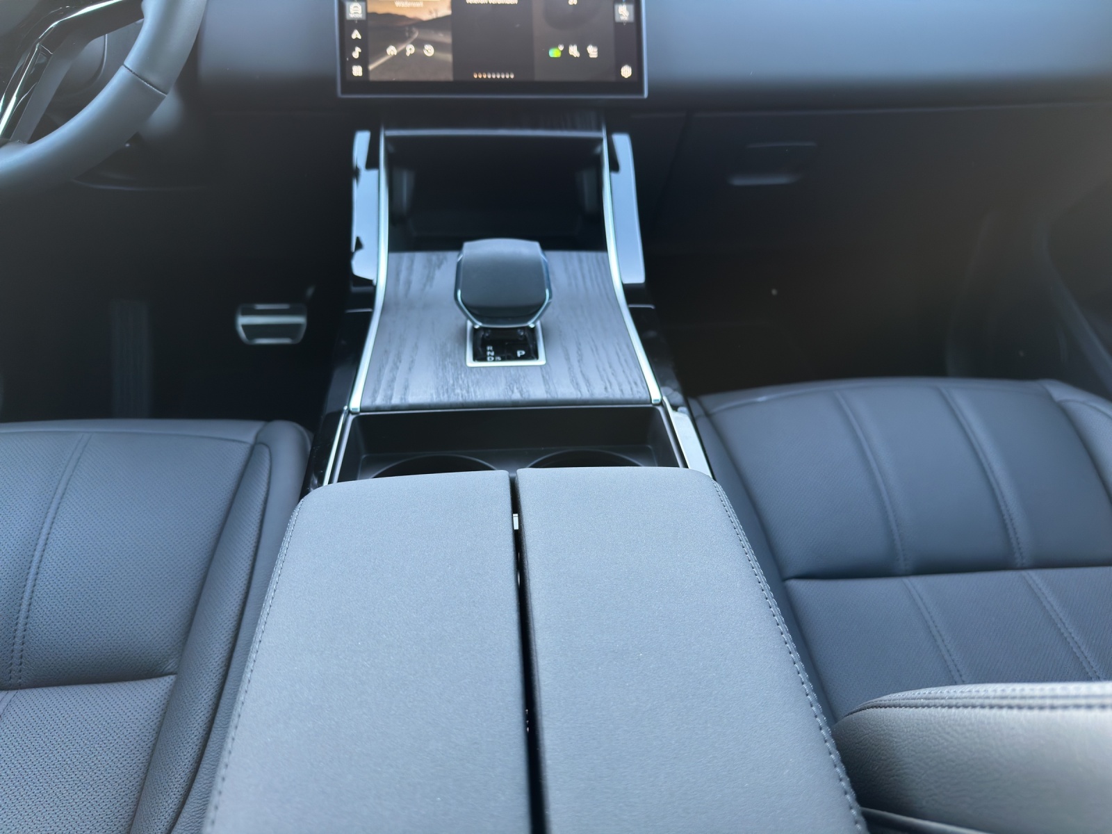 LAND ROVER Range Rover Evoque 1.5 T 270e Dynamic SE-image-8