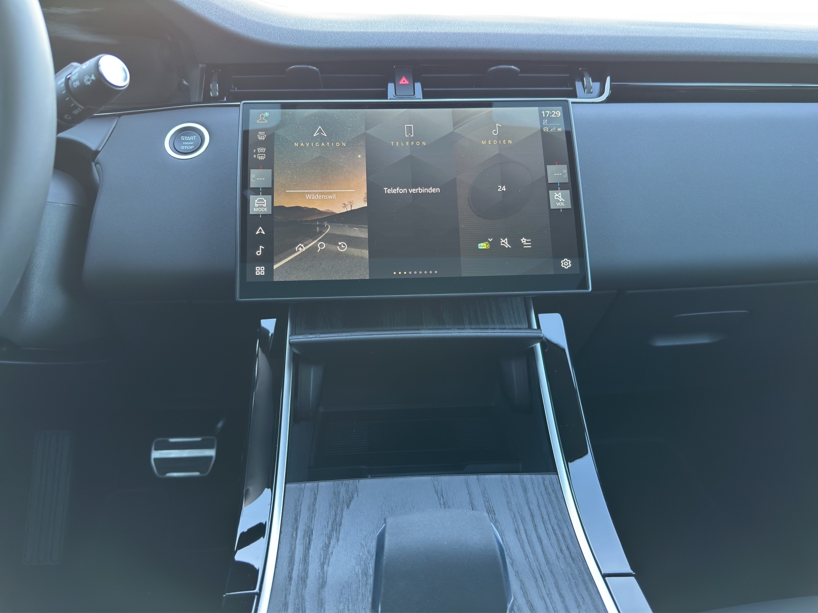 LAND ROVER Range Rover Evoque 1.5 T 270e Dynamic SE-image-5