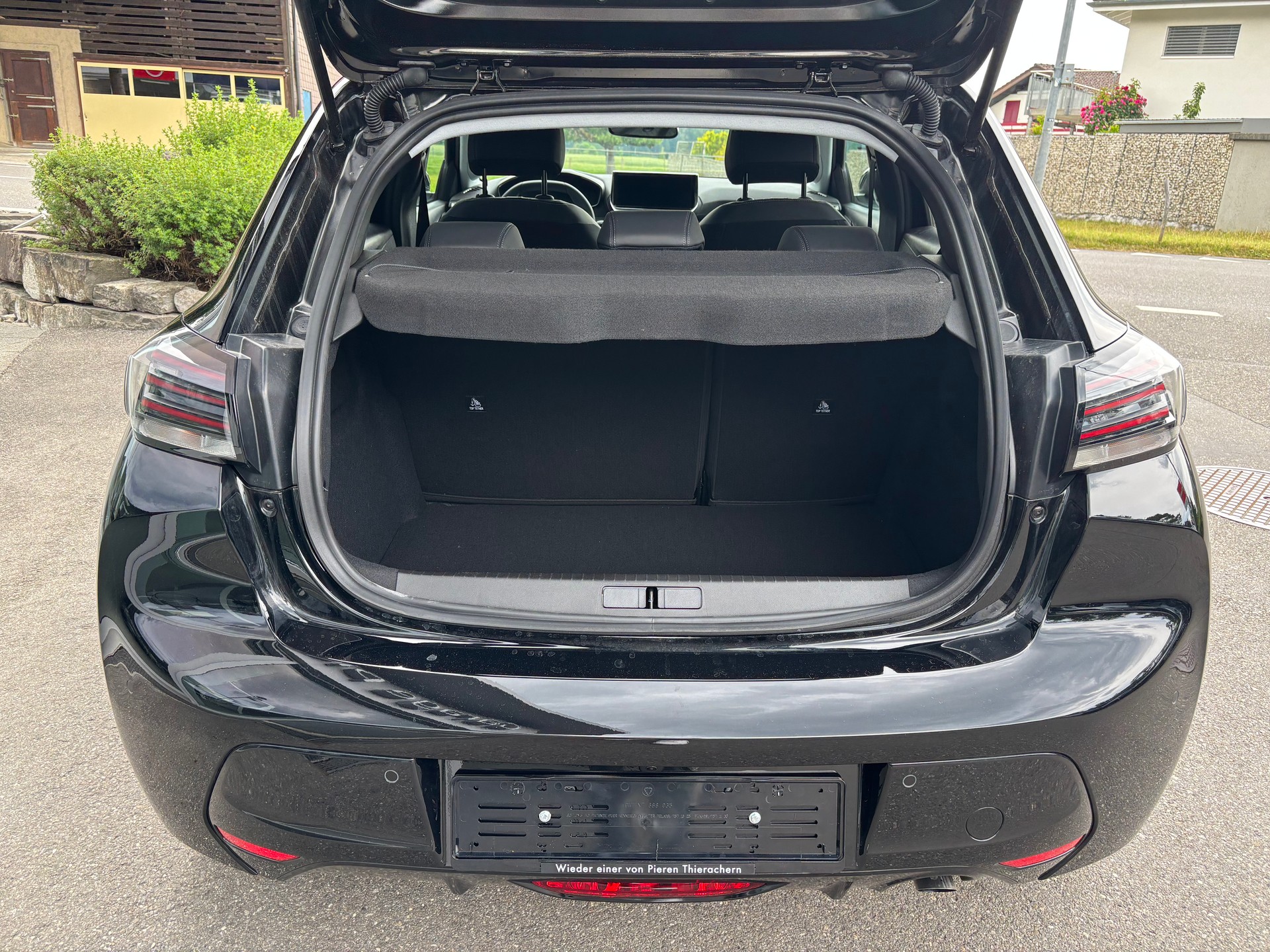 PEUGEOT 208 1.2 MHEV 110 Allure-image-4